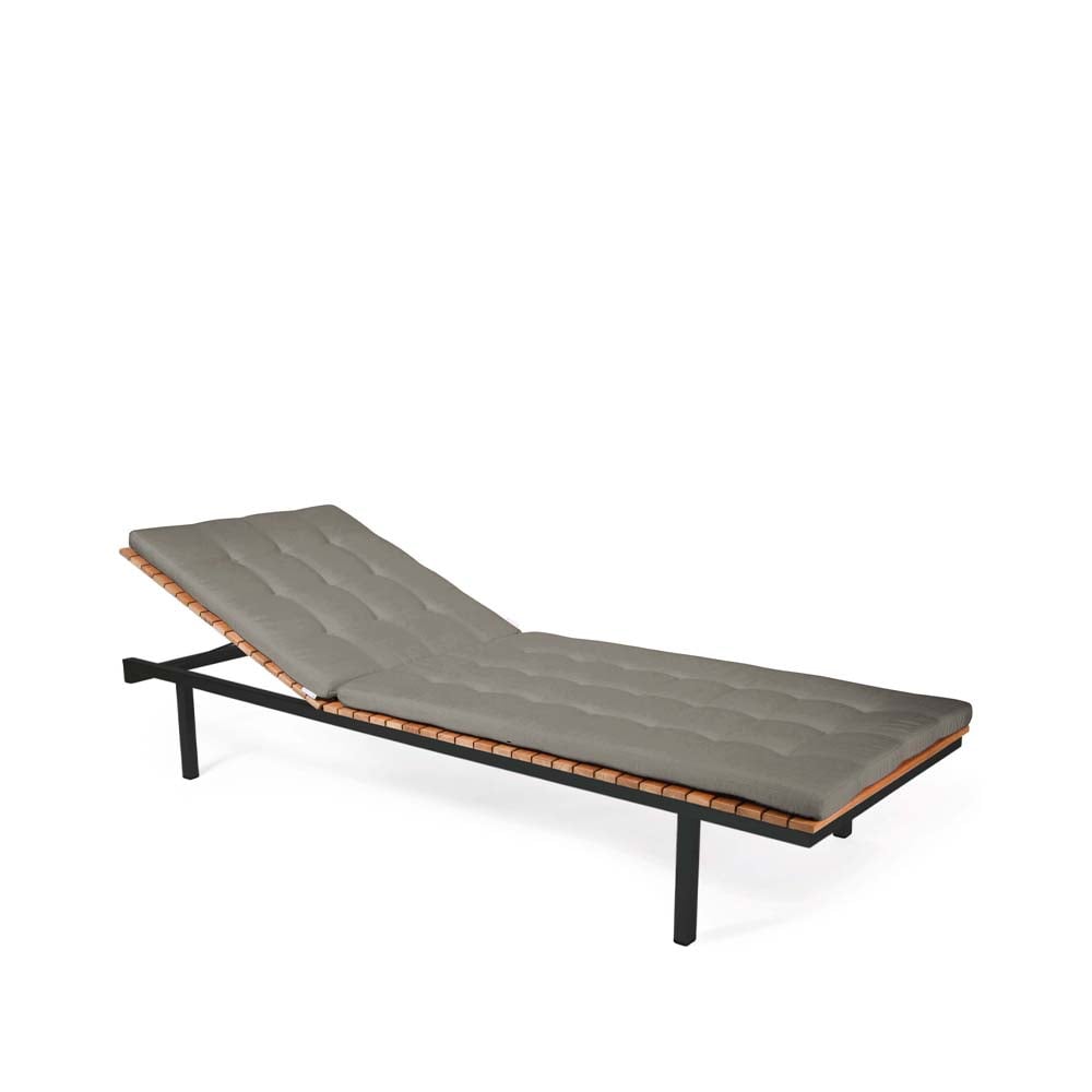 Skargaarden Häringe solsäng Sunbrella Natté Nature Grey-teak-svart
