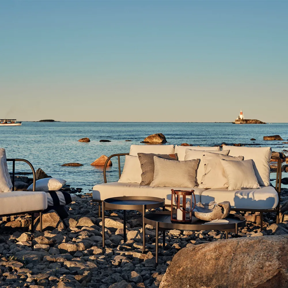 Saltö soffa, Sunbrella silver grey, charcoal grey aluminiumram Skargaarden