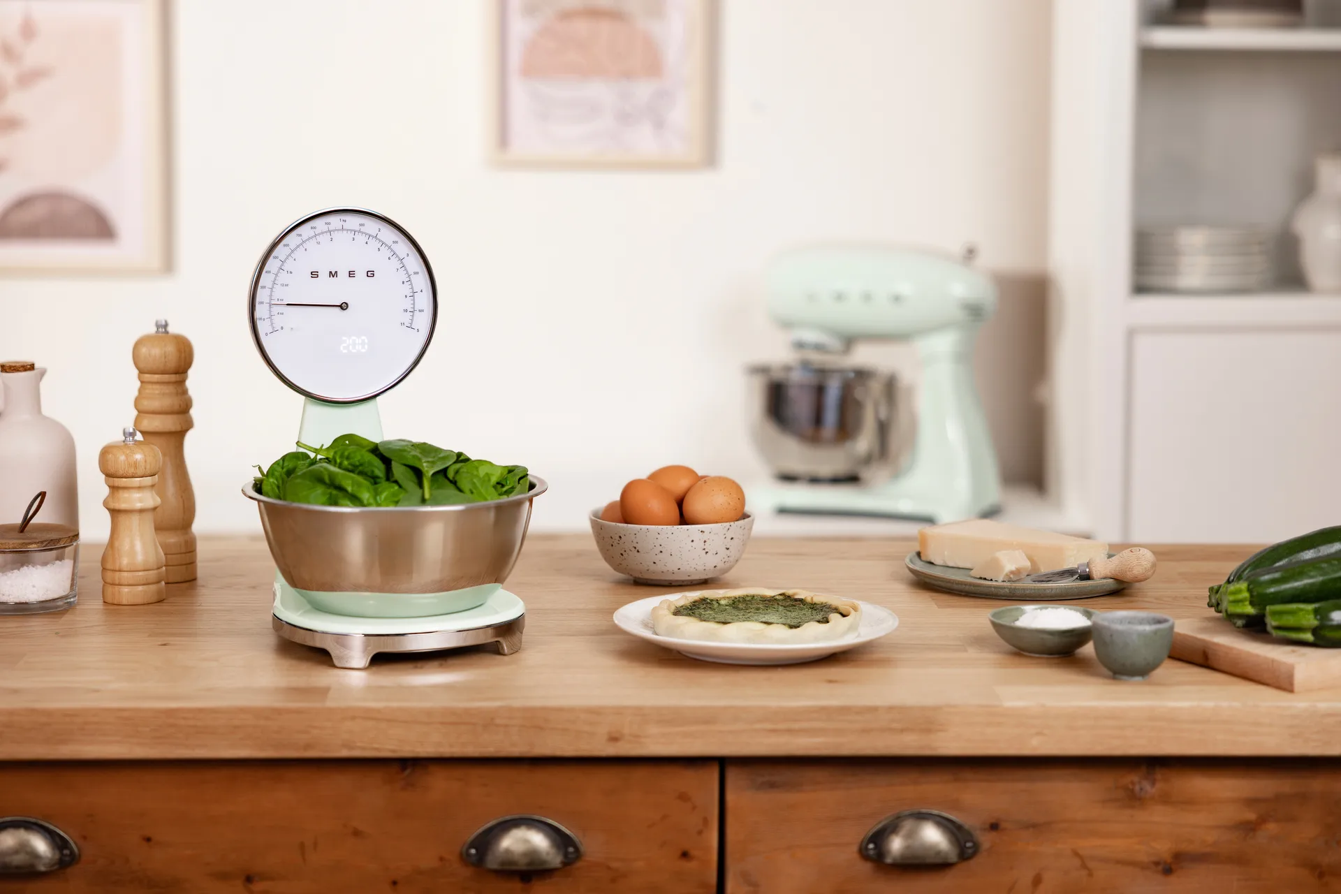 Smeg 50's Style analog köksvåg, Pastell green Smeg