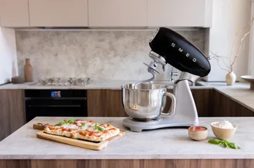 Smeg 50's Style köksmaskin 4,8 L - Svart-silver 800 w - Smeg