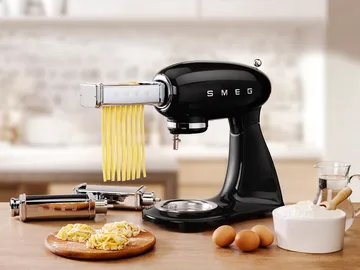 Smeg 50's Style köksmaskin 4,8 L - Svart - Smeg