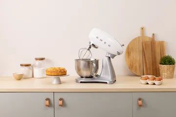 Smeg 50's Style köksmaskin 4,8 L - Vit-silver 800 w - Smeg