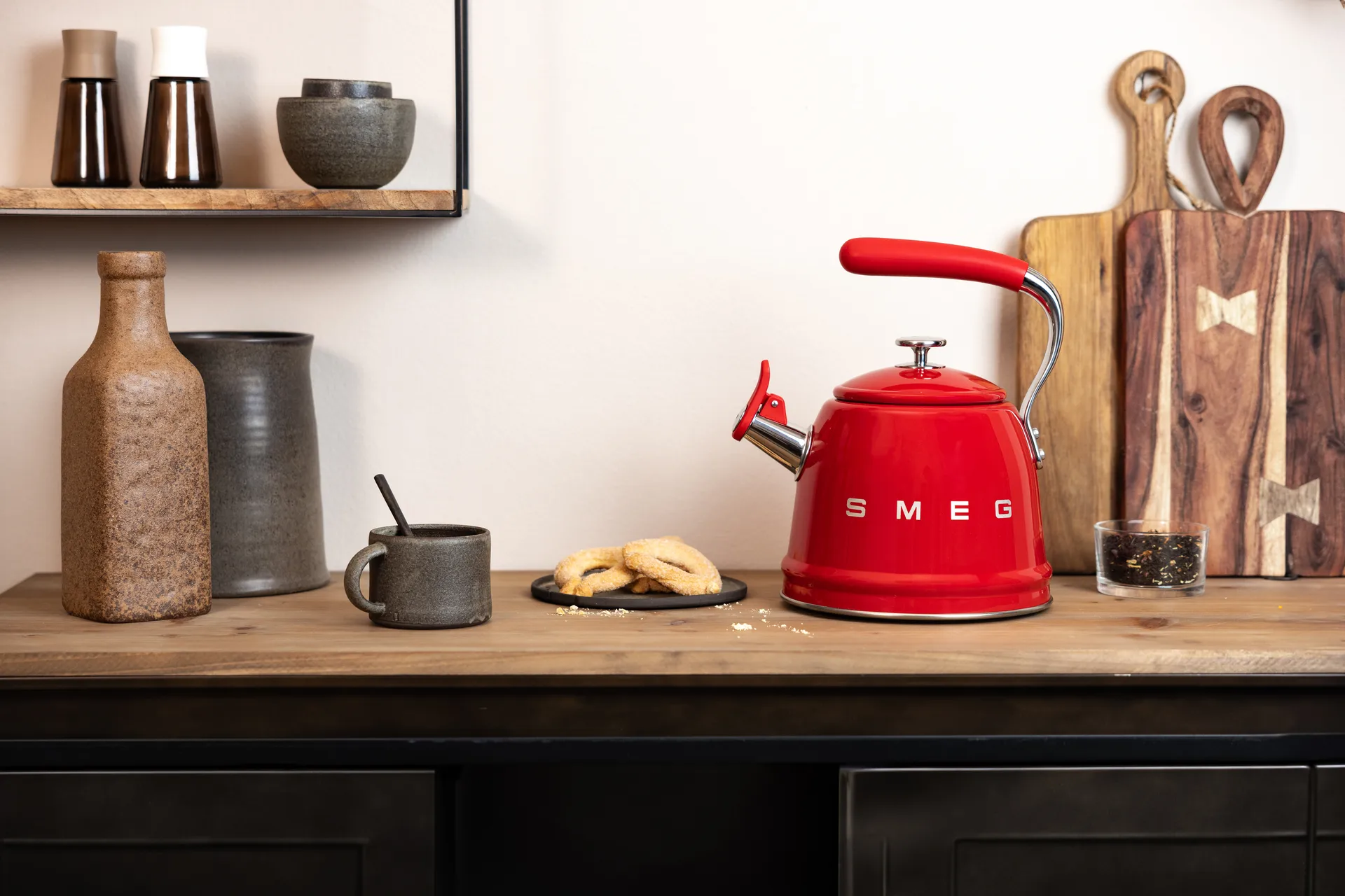 Smeg 50's Style vattenkittel med vissla, Red Smeg