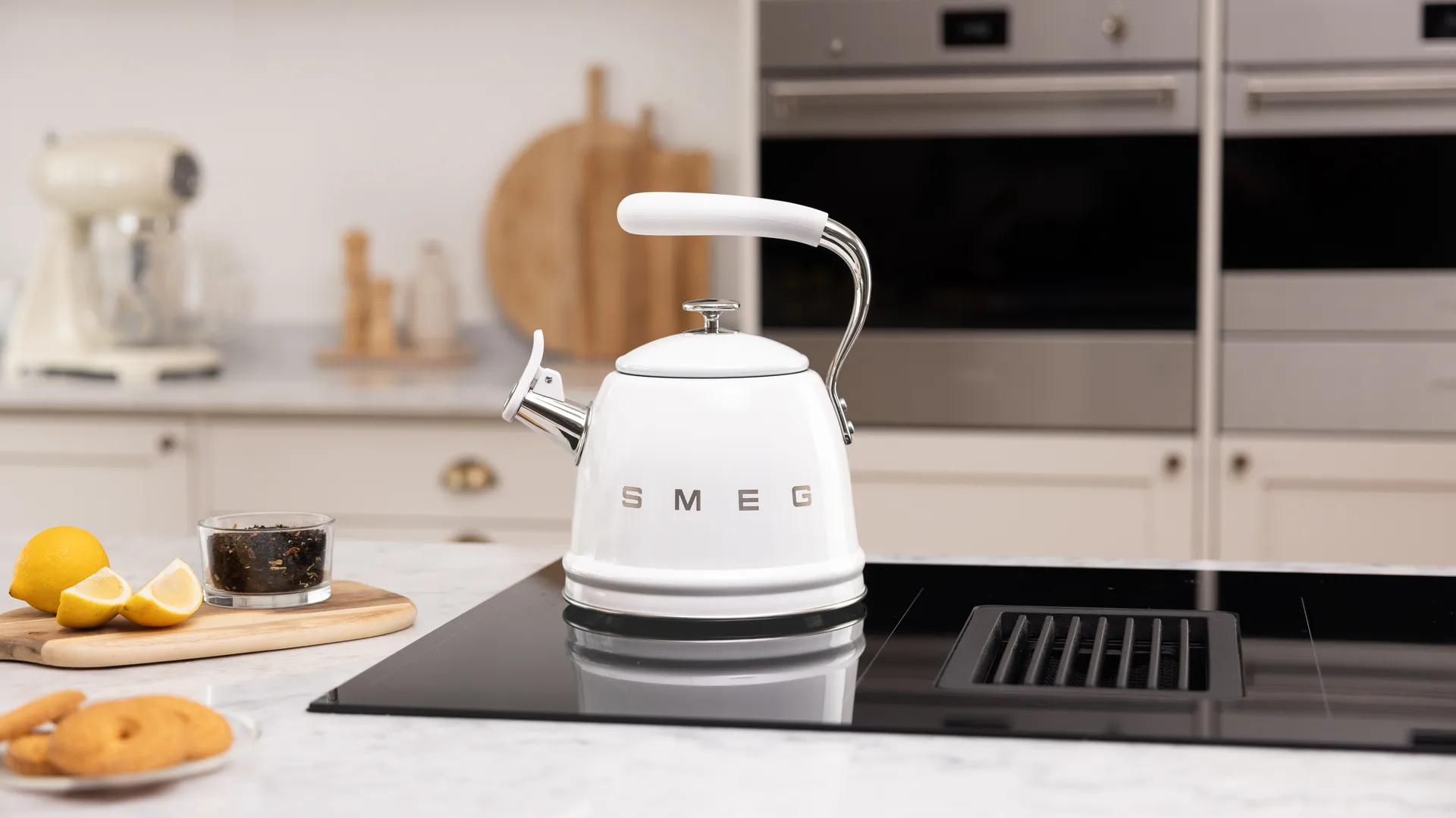 Smeg 50's Style vattenkittel med vissla, White Smeg