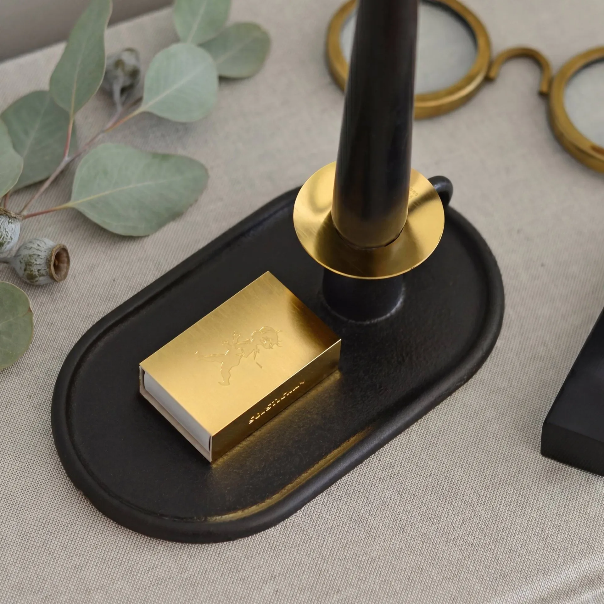 Kammarljusstake med tändsticksetui, Svart Solstickan Design