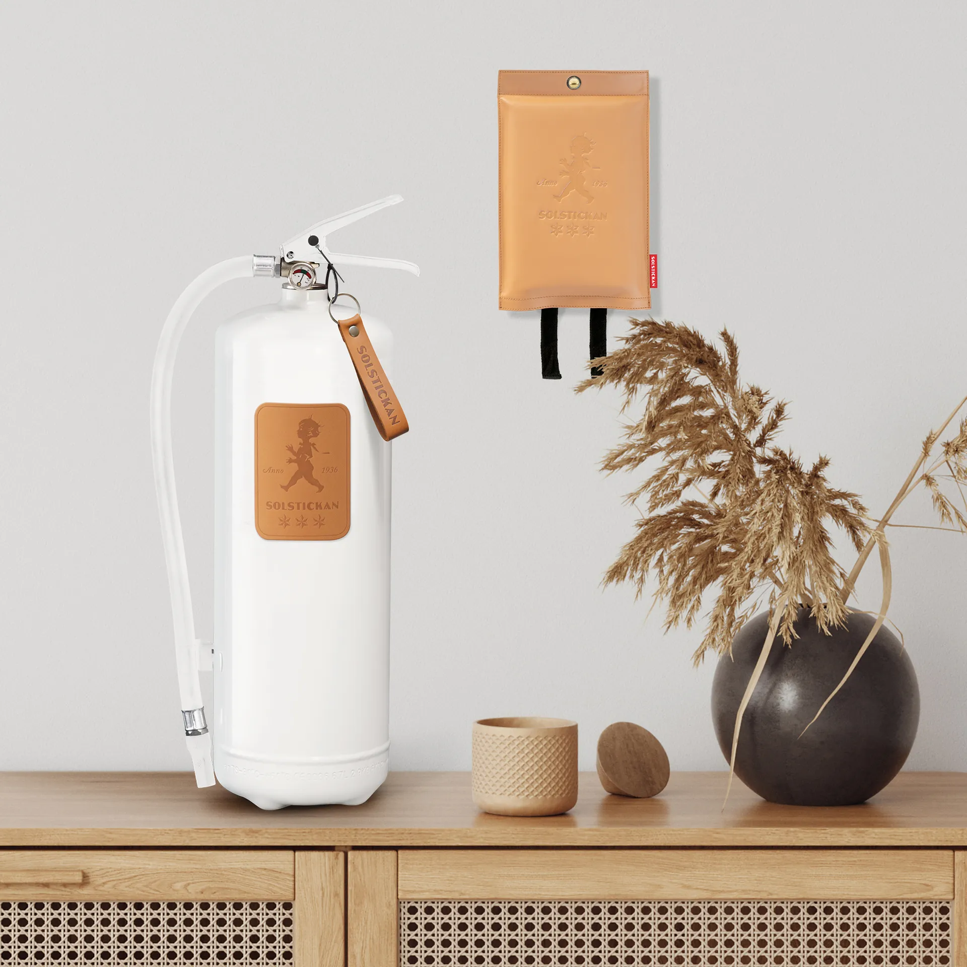 Solstickan brandsläckare 6 kg, Vit-ljust läder Solstickan Design