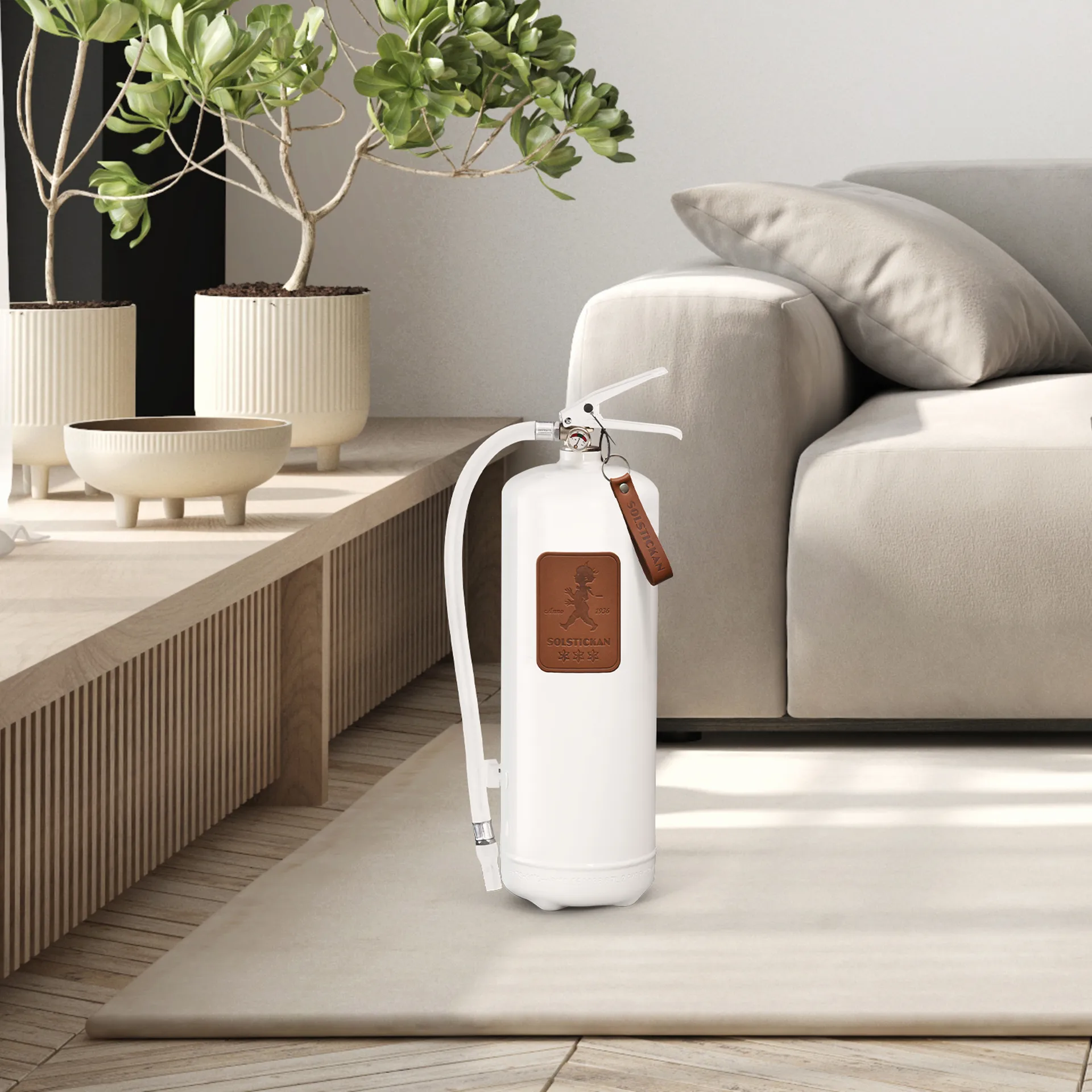 Solstickan brandsläckare 6 kg, Vit-mörkbrunt läder Solstickan Design