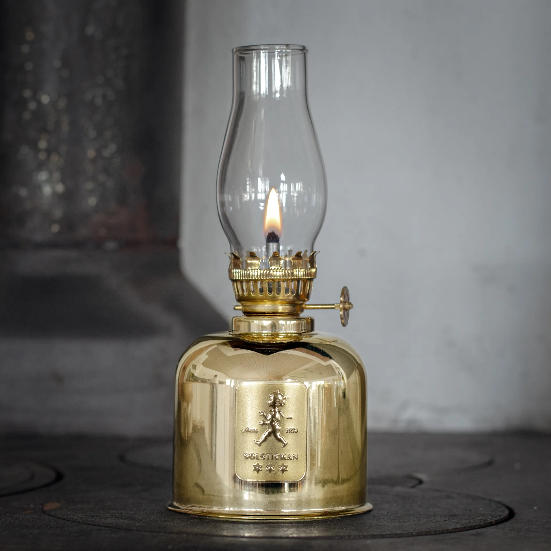 Solstickan fotogenlampa, Guld Solstickan Design