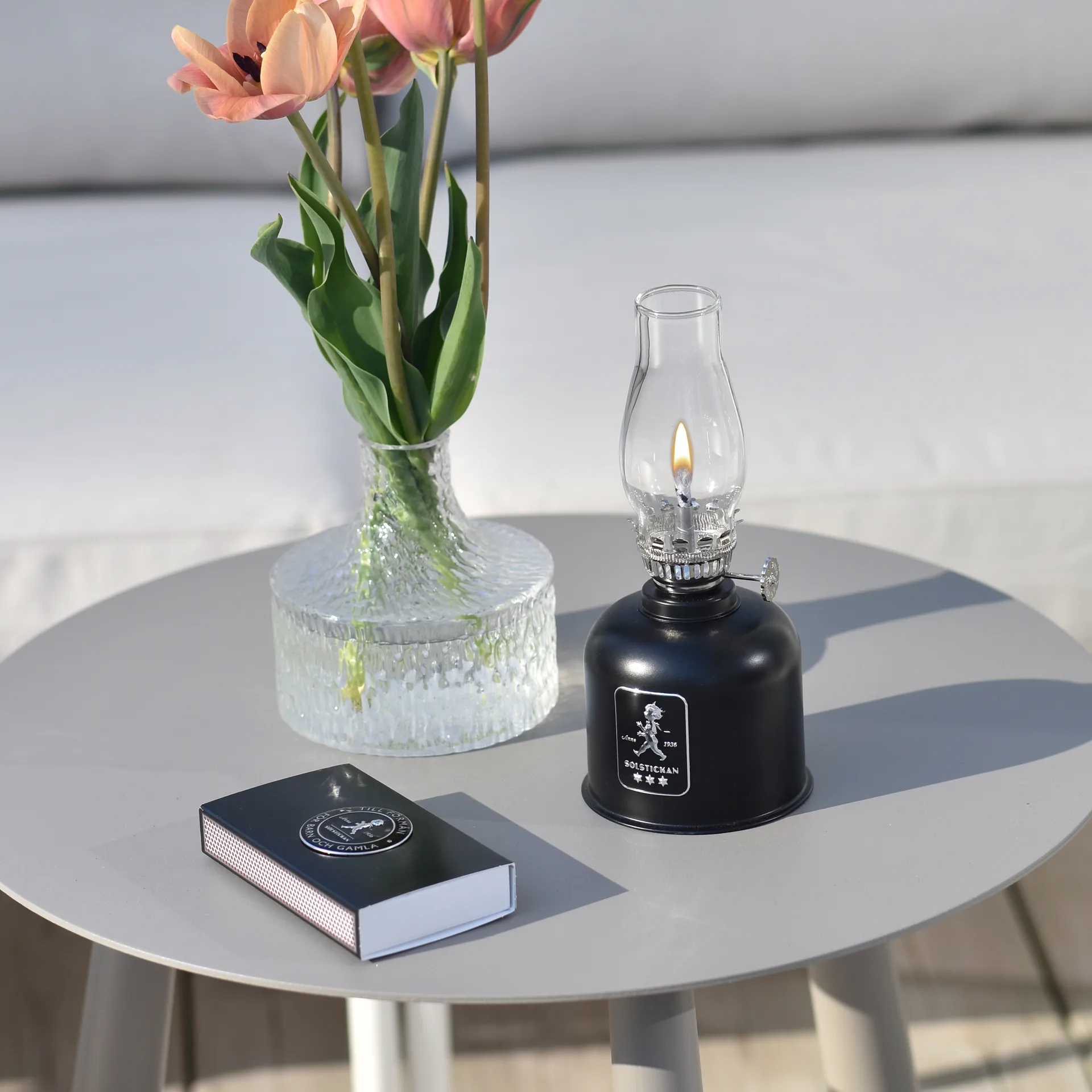 Solstickan fotogenlampa, Svart Solstickan Design