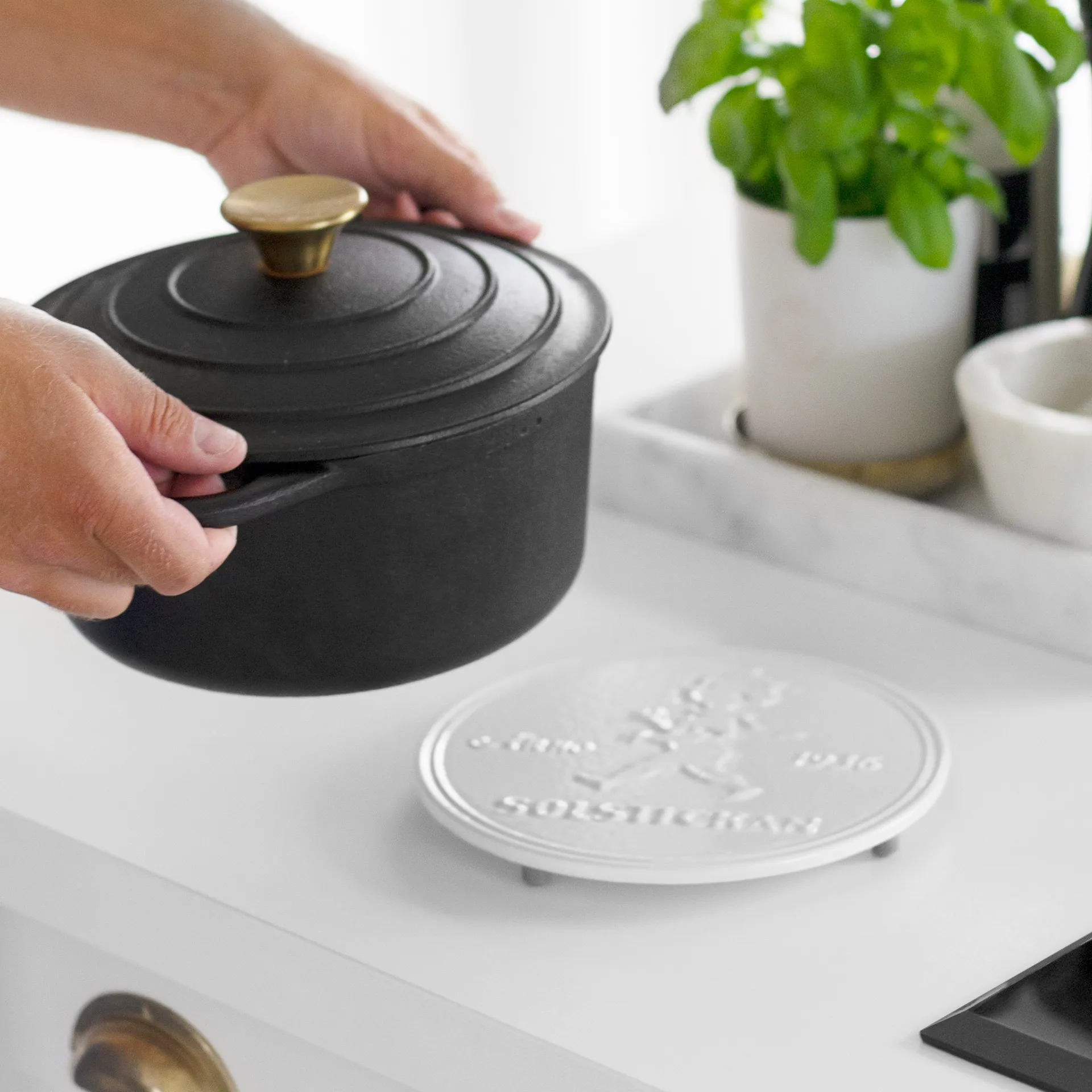 Solstickan grytunderlägg Ø19 cm, Vit Solstickan Design