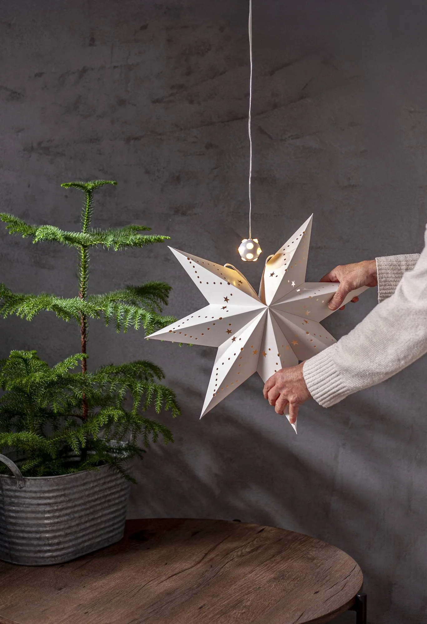 Lighty ljusslinga, ljuskälla till adventsstjärna, Vit boll Star Trading