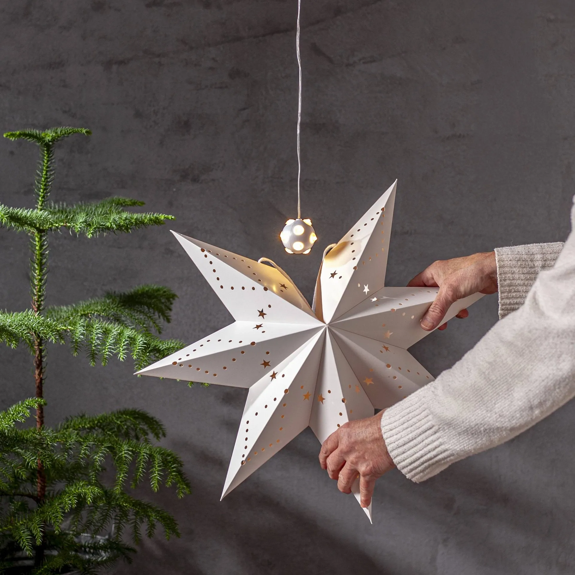 Lighty ljusslinga, ljuskälla till adventsstjärna, Vit boll Star Trading