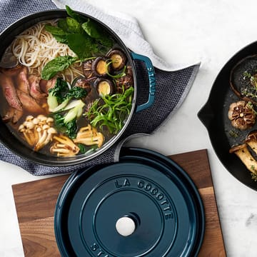 La Mer rund gryta, tre lager emalj - 6,7 l - STAUB
