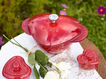 Staub La Cocotte hjärtgryta 1,75 L - Röd - STAUB