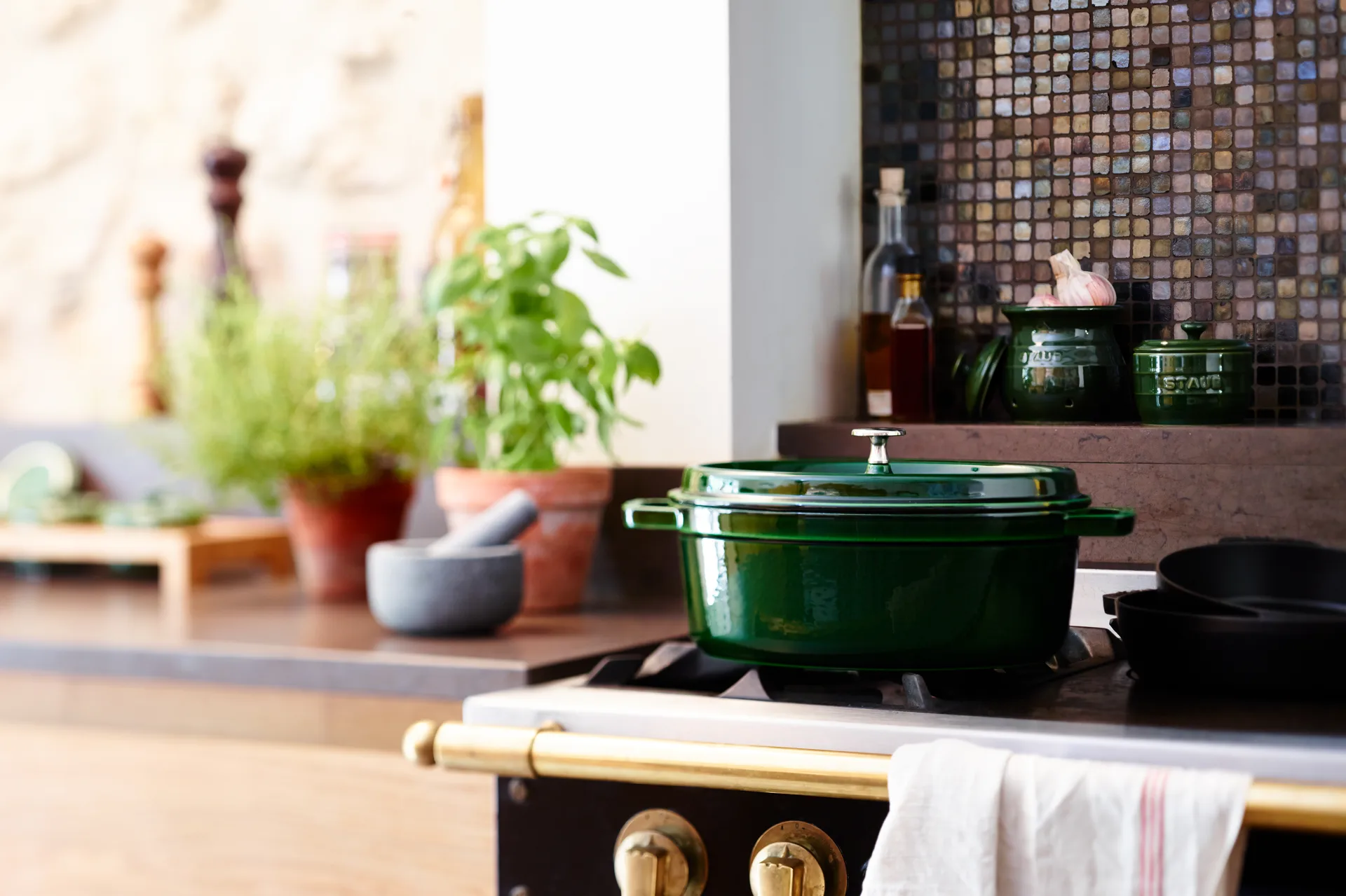 Staub La Cocotte oval gryta gjutjärn 6,7 L, Grenadinröd STAUB