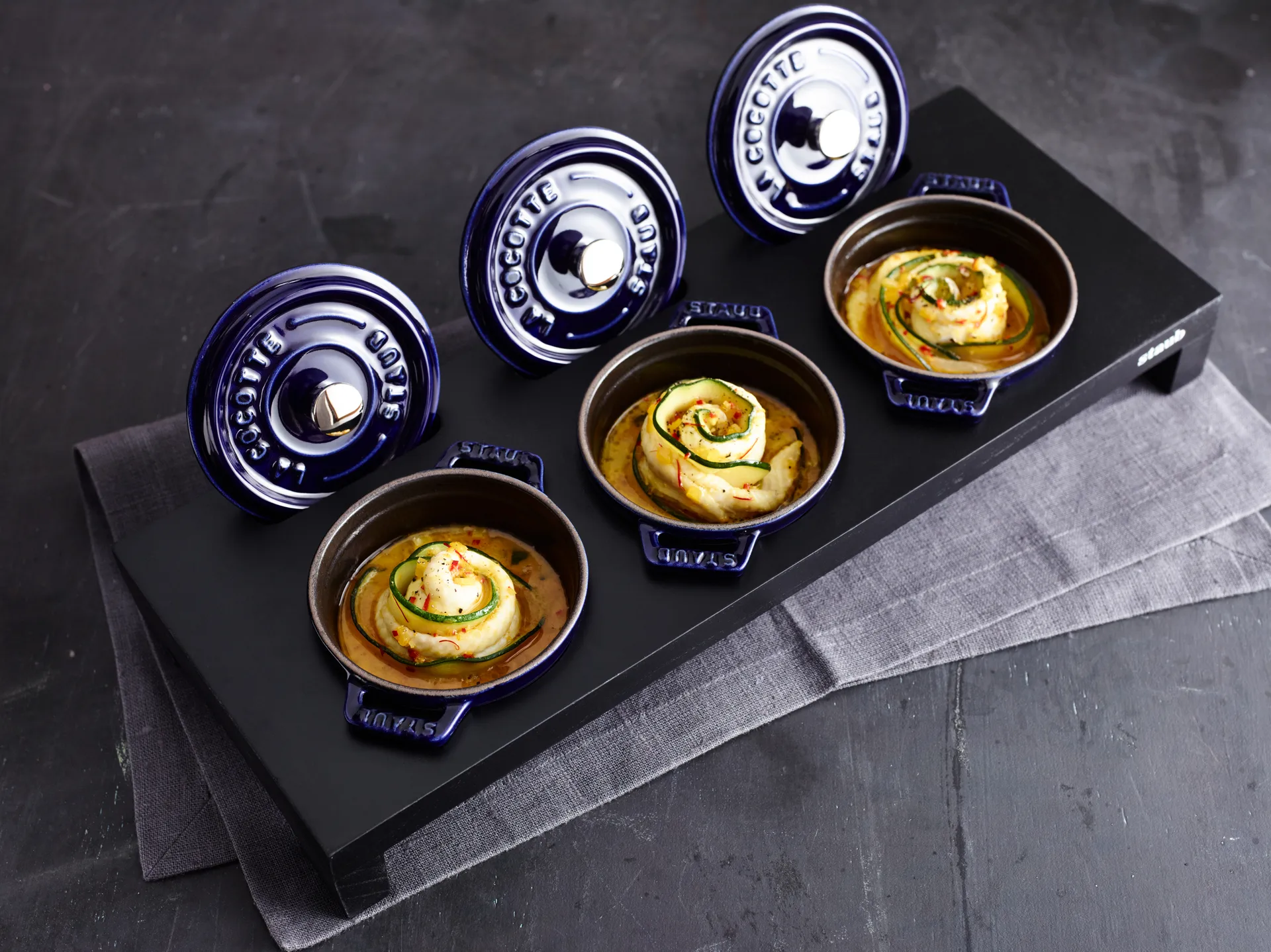 Staub La Cocotte rund gryta gjutjärn 0,25 L, Mörkblå STAUB