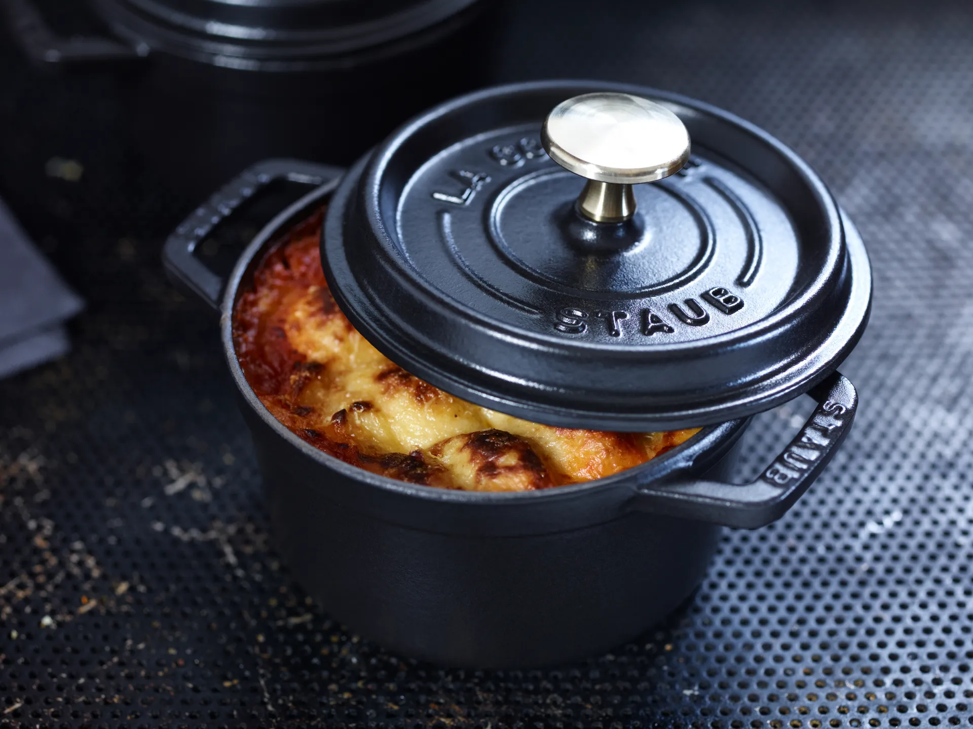 Staub La Cocotte rund gryta gjutjärn 0,8 L, Svart STAUB