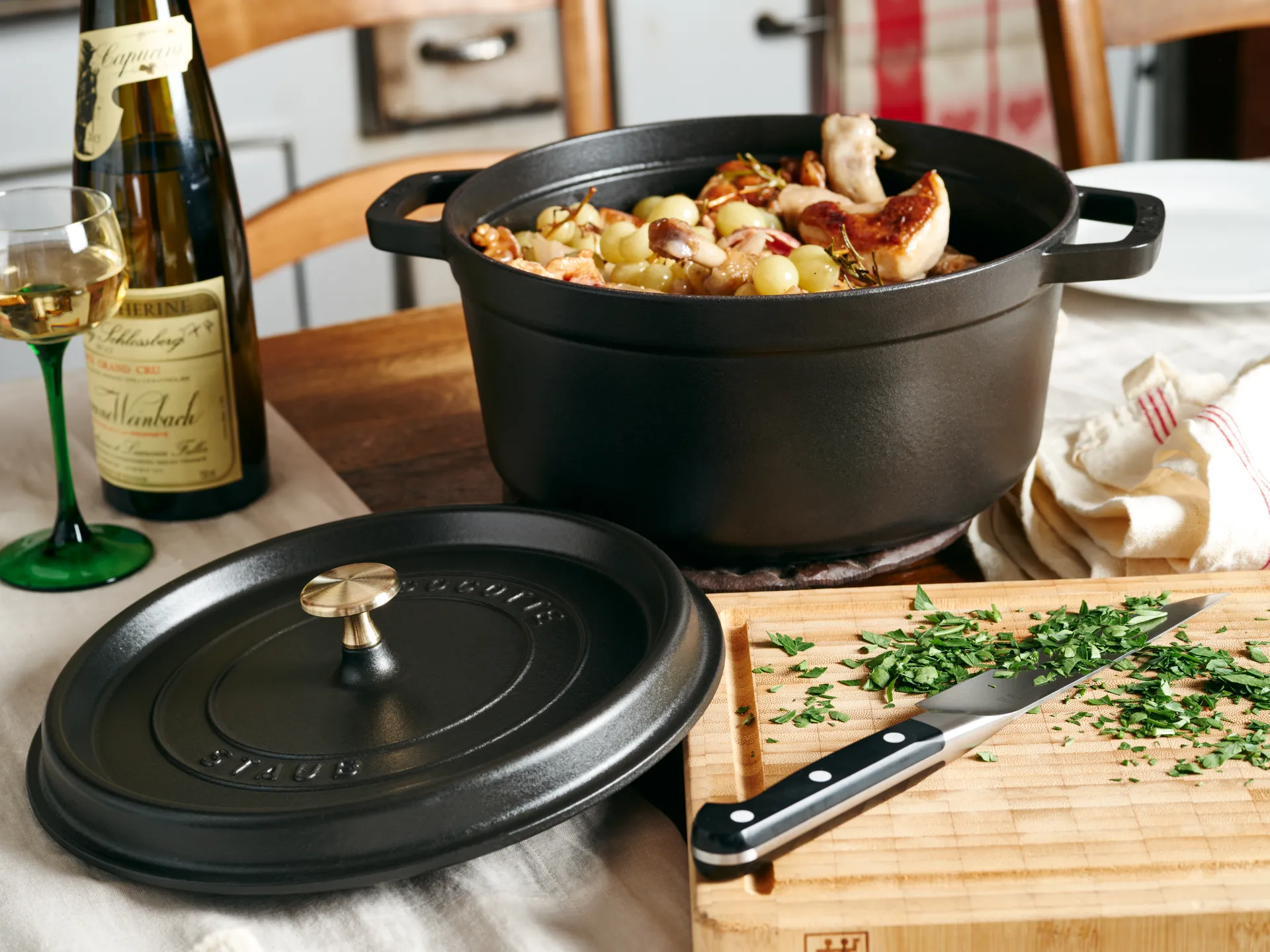 Staub La Cocotte rund gryta gjutjärn 12,6 L, Svart STAUB