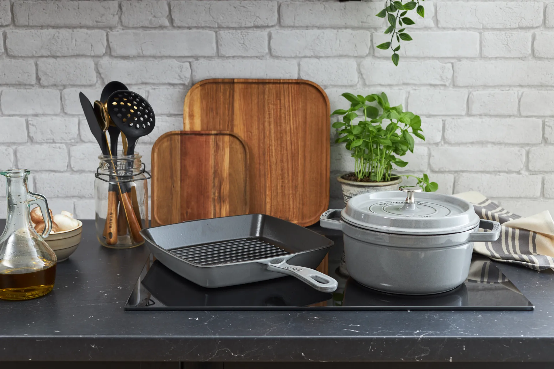 Staub La Cocotte rund gryta gjutjärn 1,7 L, Grafitgrå STAUB