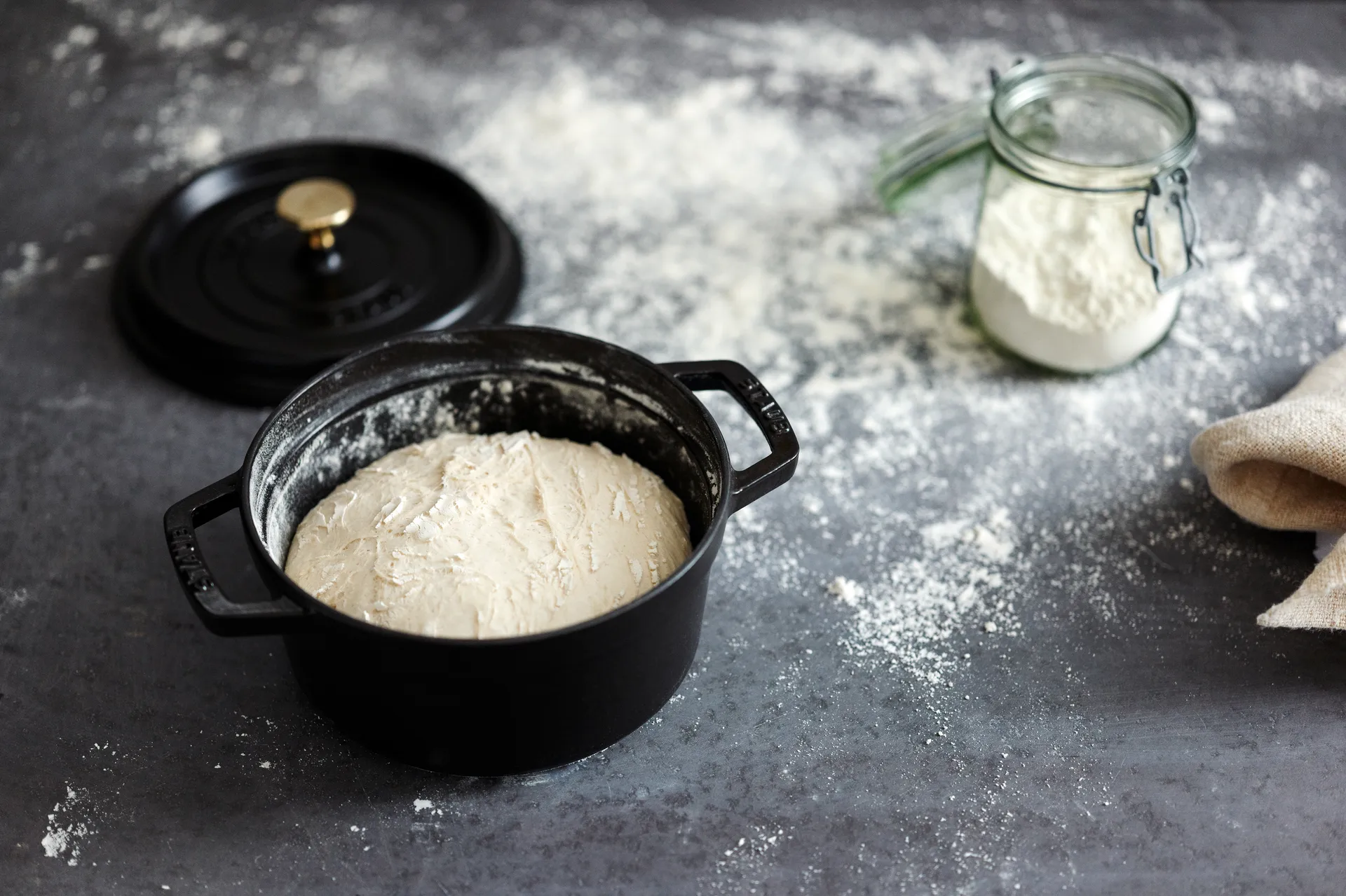 Staub La Cocotte rund gryta gjutjärn 1,7 L, Svart STAUB