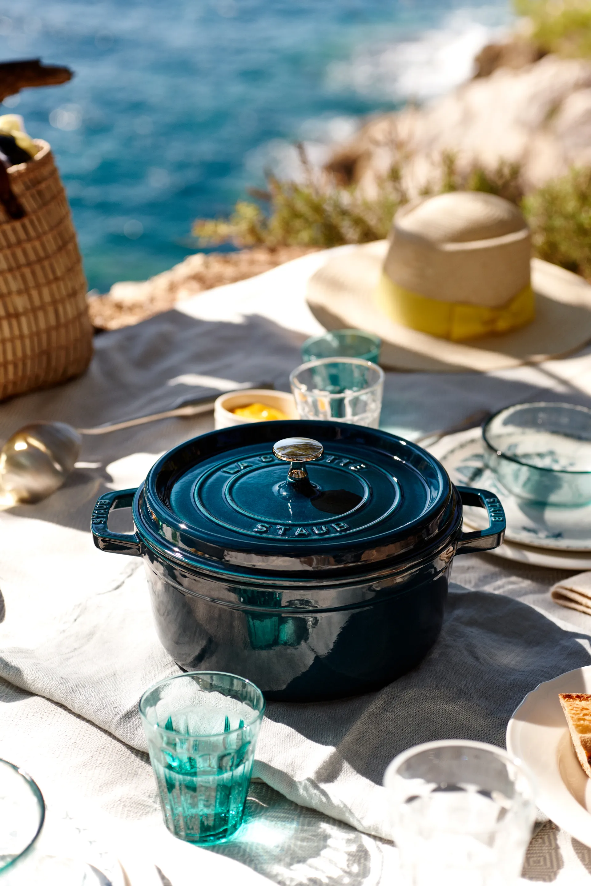 Staub La Cocotte rund gryta gjutjärn 2,2 L, La Mer STAUB