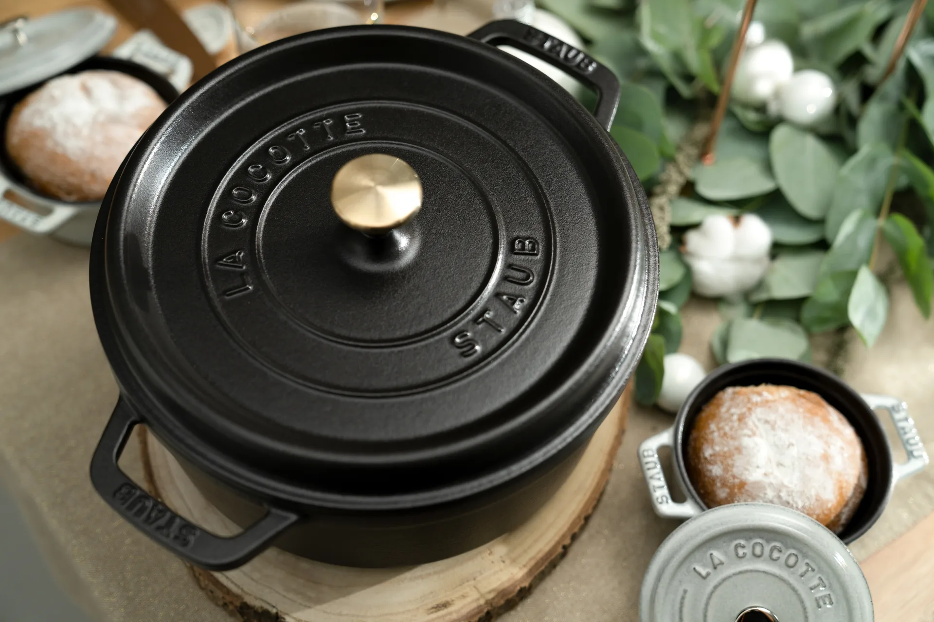 Staub La Cocotte rund gryta gjutjärn 2,6 L, Svart STAUB