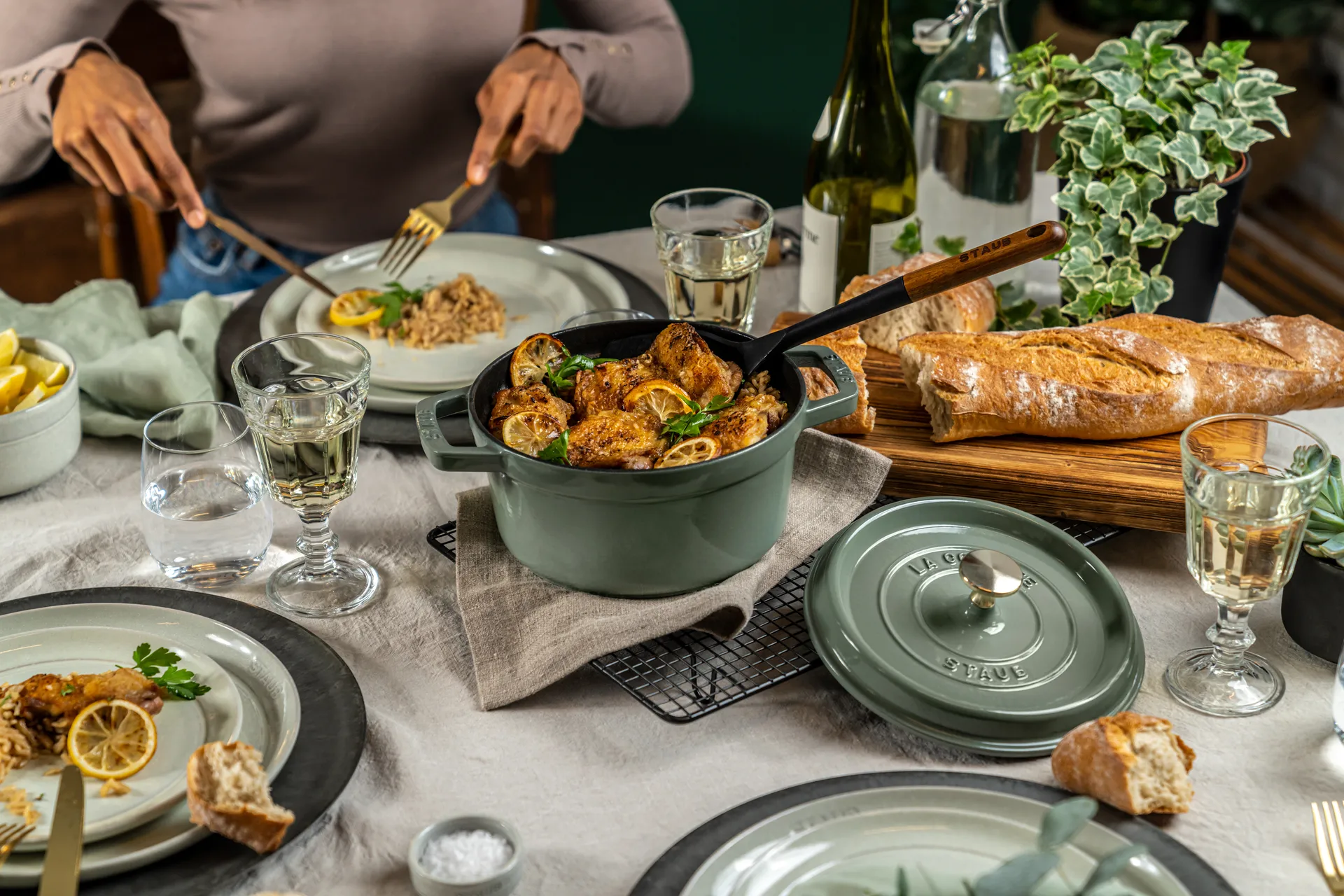 Staub La Cocotte rund gryta gjutjärn 6,7 L, Eukalyptus STAUB