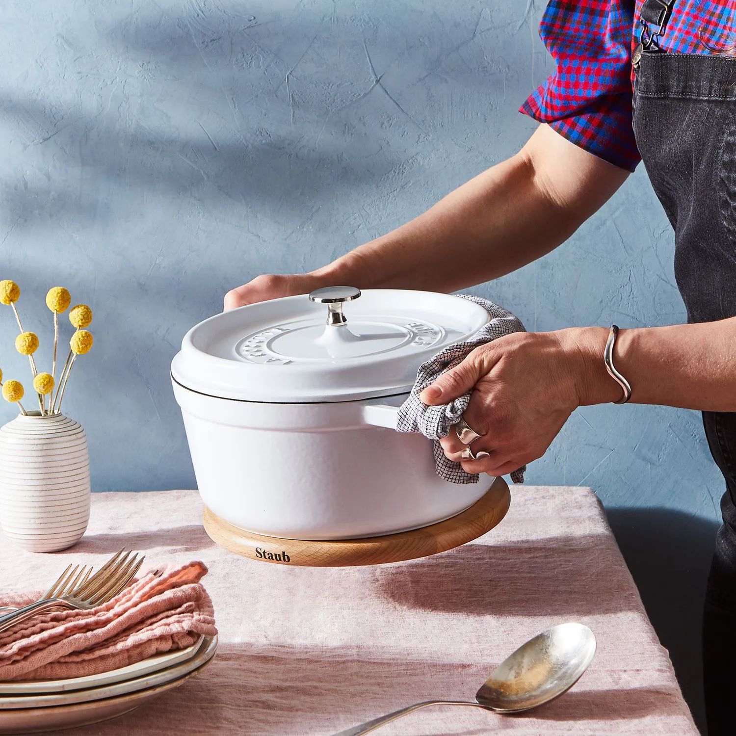 Staub magnetiskt grytunderlägg rund bok, 23 cm STAUB