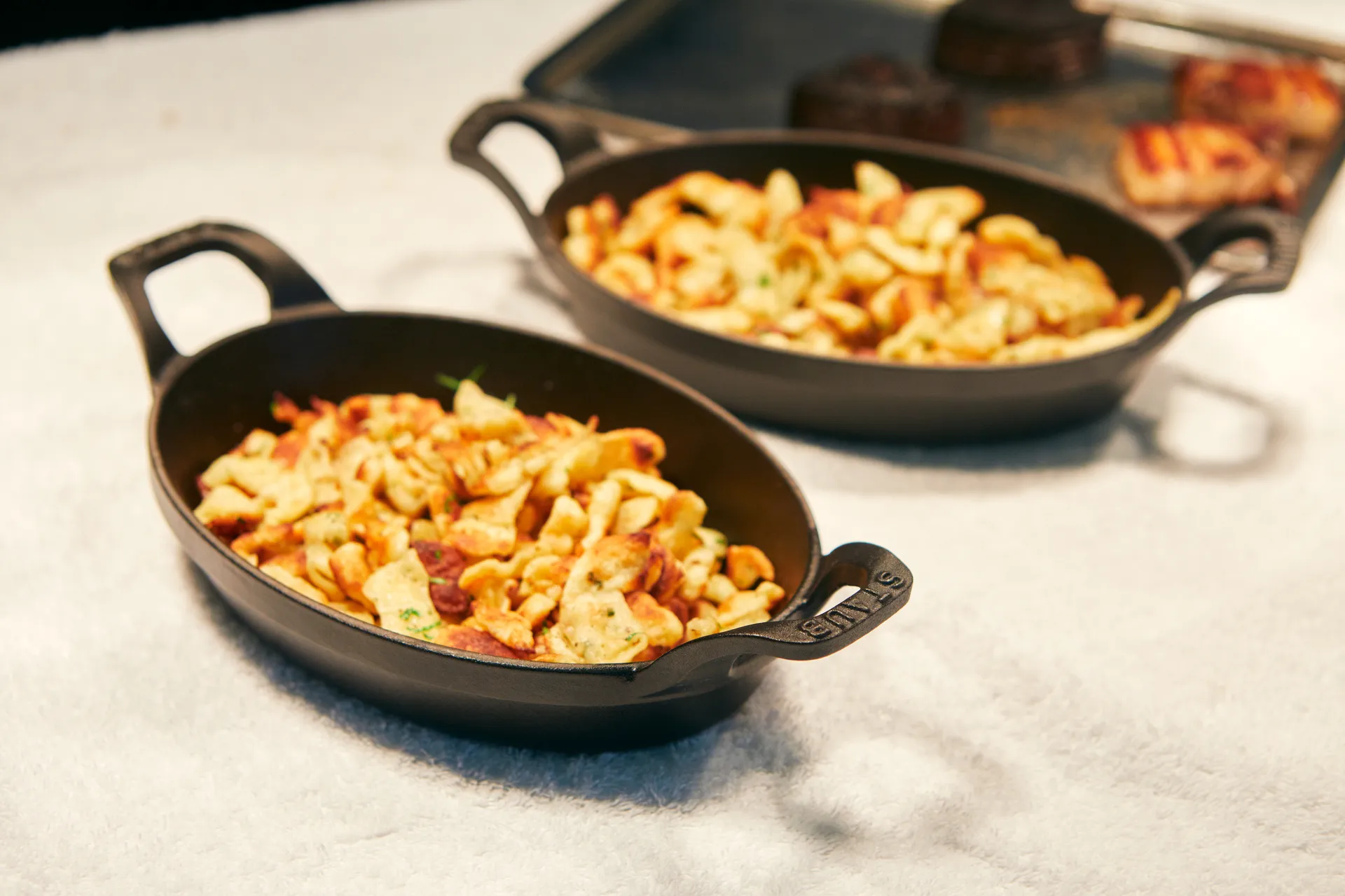 Staub oval ugnsform gjutjärn 21 cm, Svart STAUB