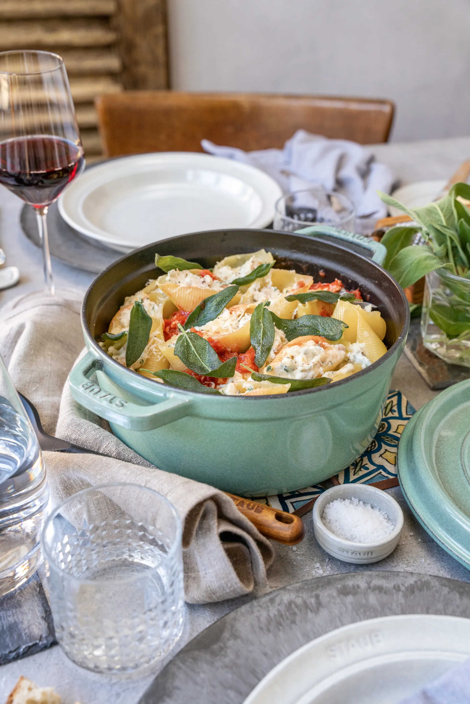 Staub rund gryta i gjutjärn 5,2 l, Salvia STAUB