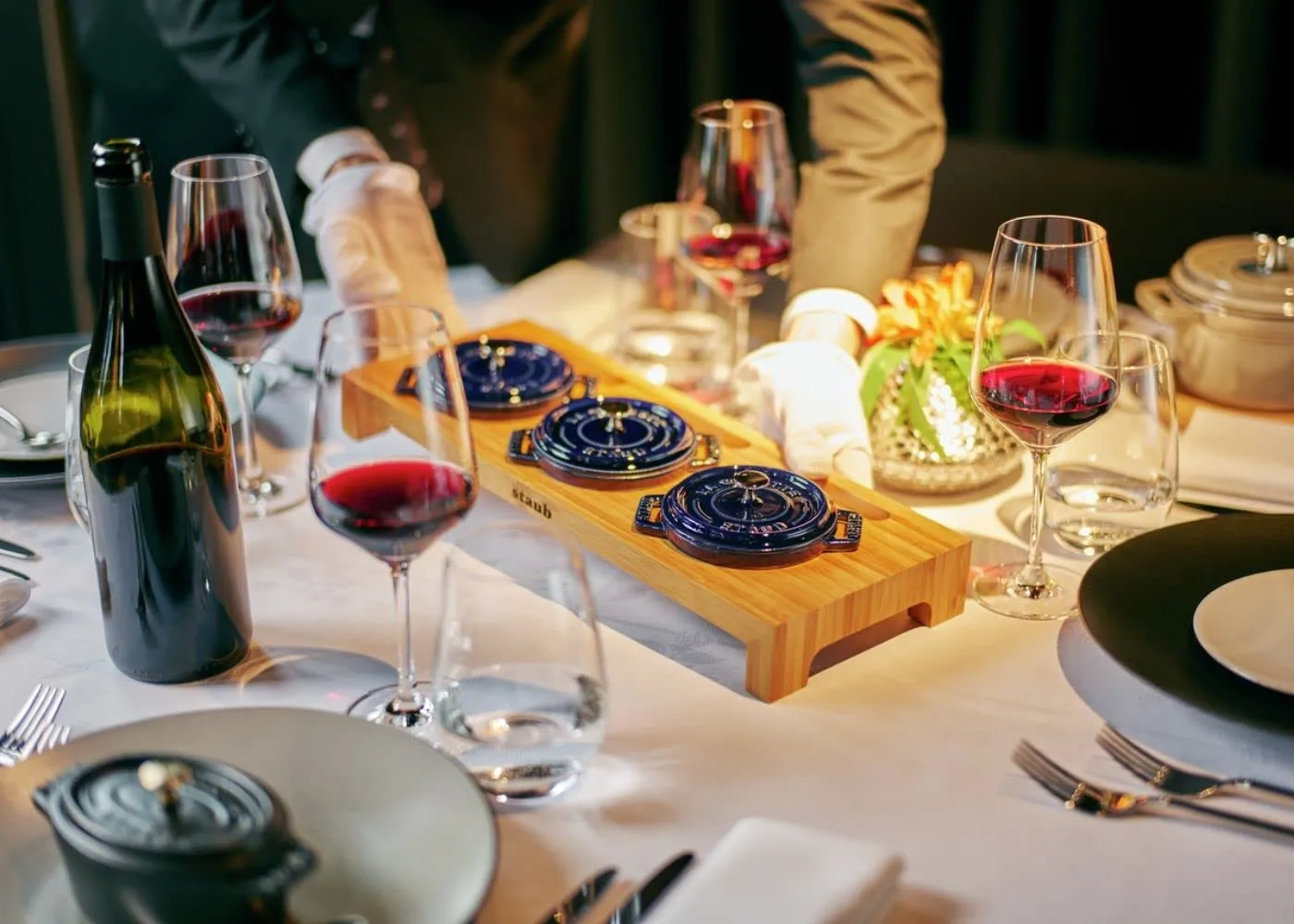 Staub serveringshållare till 3 minigrytor, Bambu STAUB