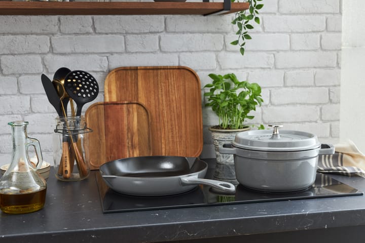 Staub stekpanna gjutjärn med hällpip Ø26 cm, Grafitgrå STAUB