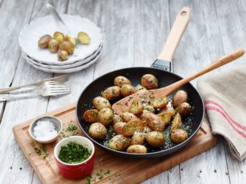 Staub stekpanna gjutjärn svart ljust trähandtag - Ø20 cm - STAUB
