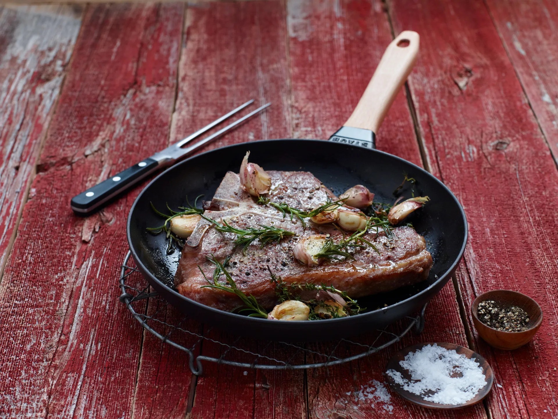 Staub stekpanna gjutjärn svart ljust trähandtag, Ø28 cm STAUB