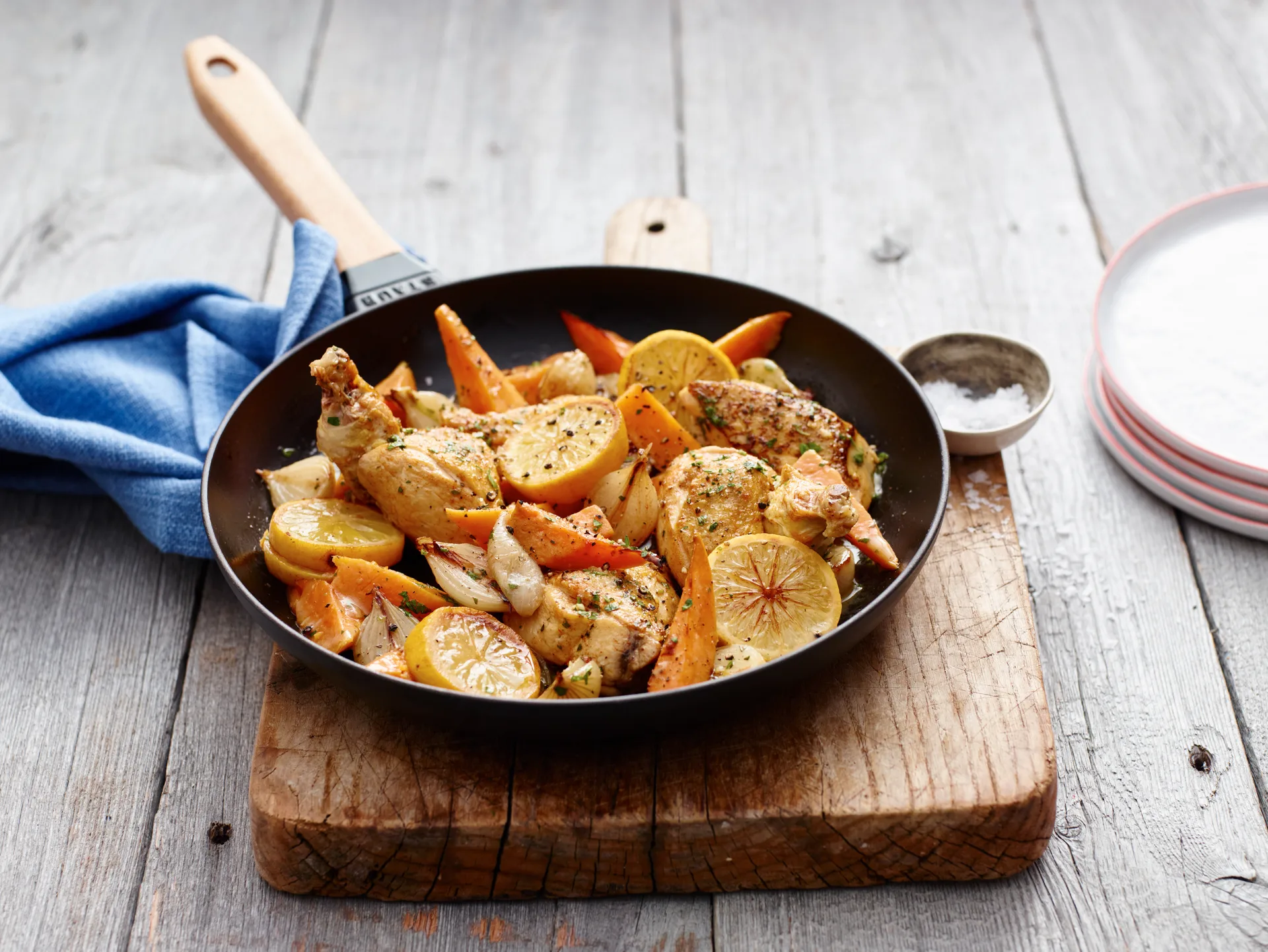 Staub stekpanna gjutjärn svart ljust trähandtag, Ø28 cm STAUB