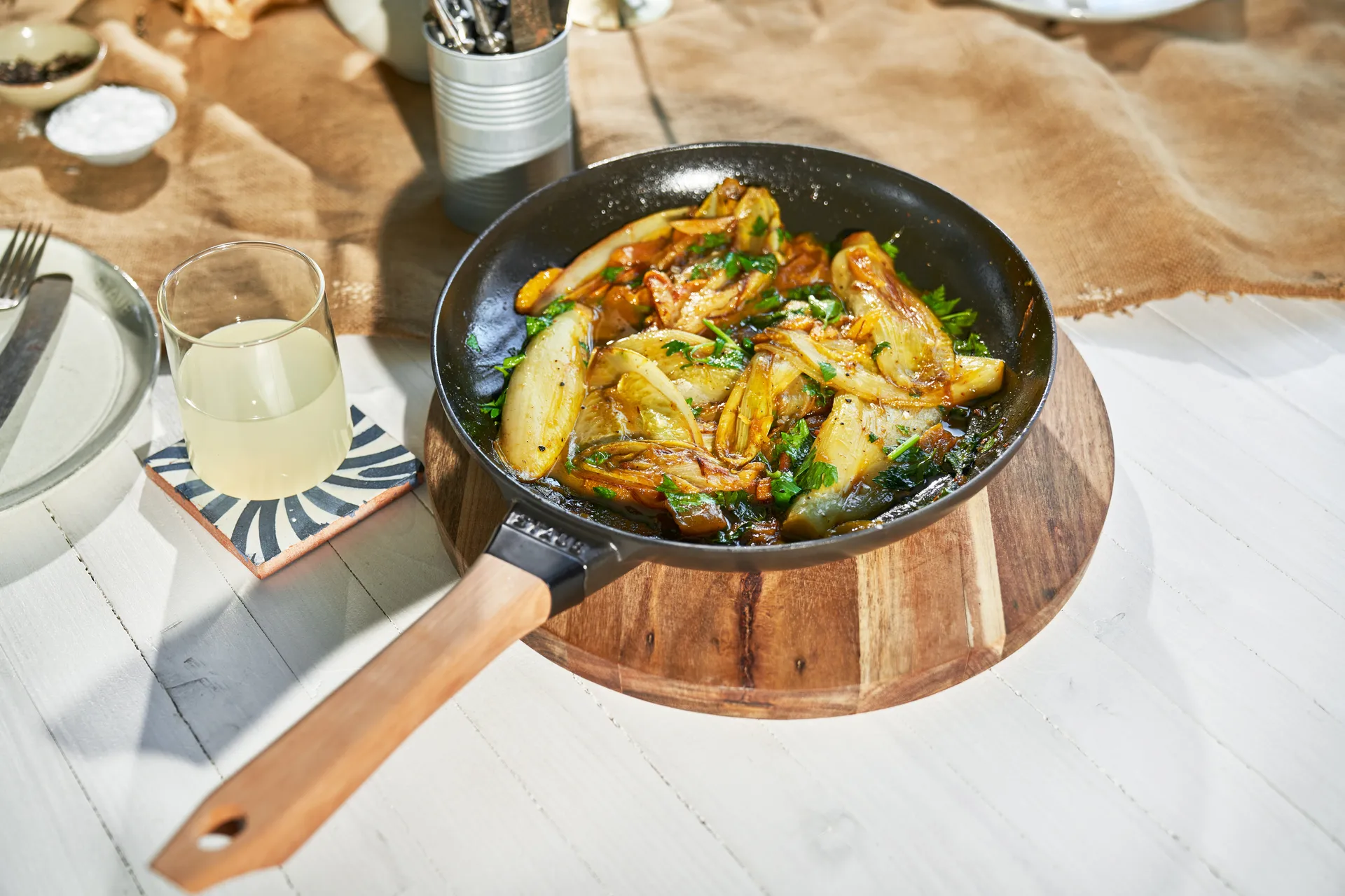 Staub stekpanna gjutjärn svart ljust trähandtag, Ø28 cm STAUB