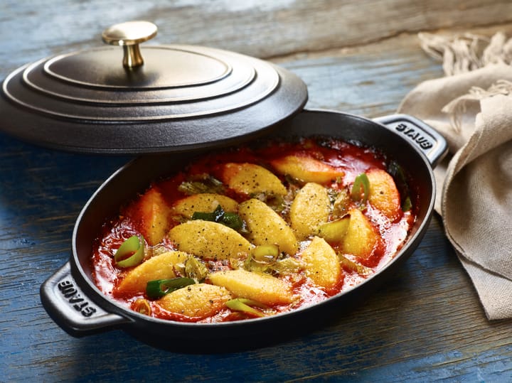 Staub ugnsform gjutjärn med lock oval 23 cm, Svart STAUB