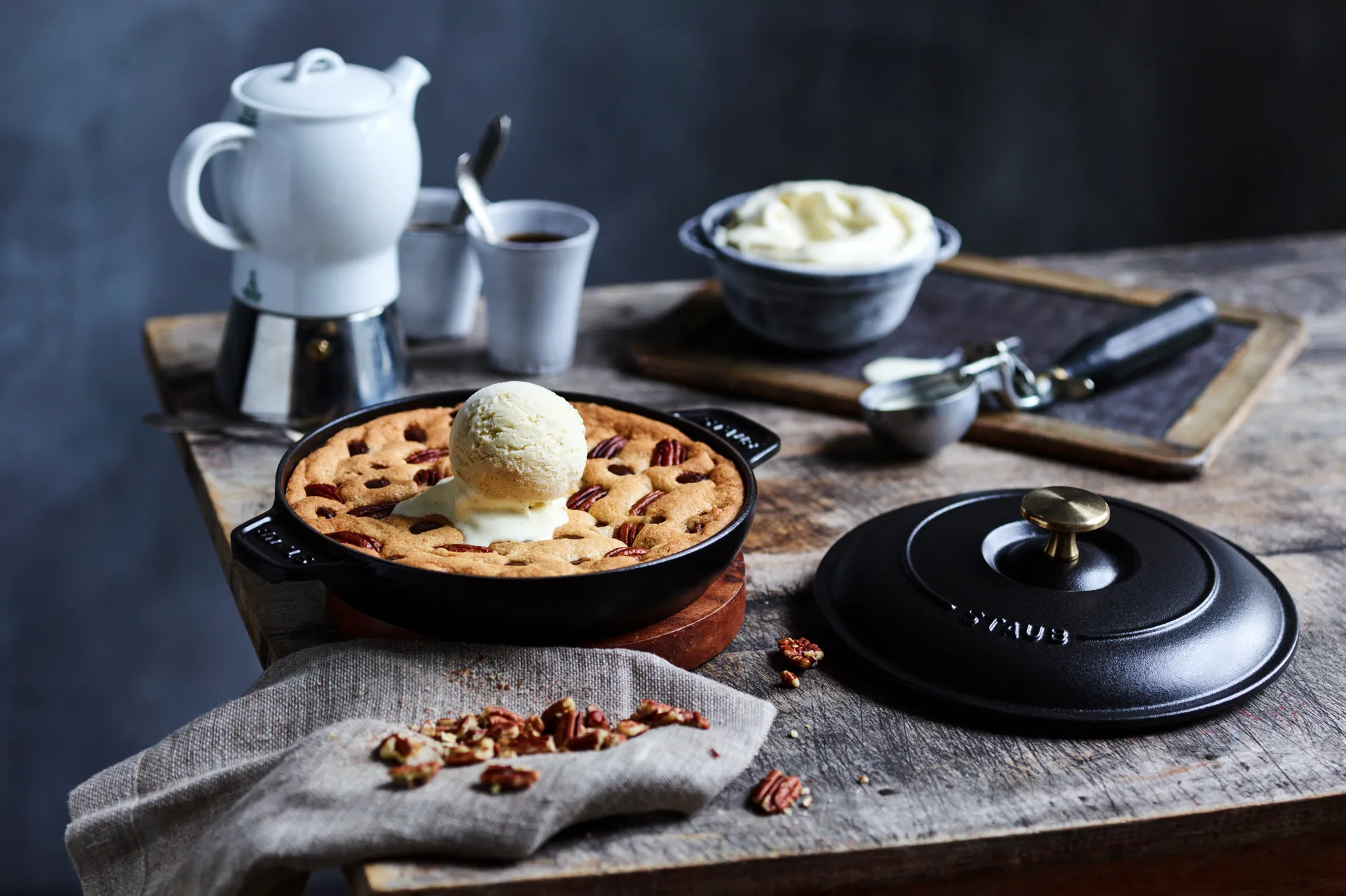 Staub ugnsform gjutjärn med lock rund Ø20 cm, Svart STAUB