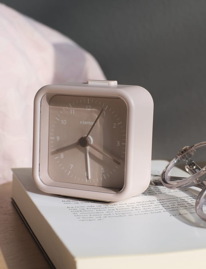 Okiru väckarklocka, Rose Stelton