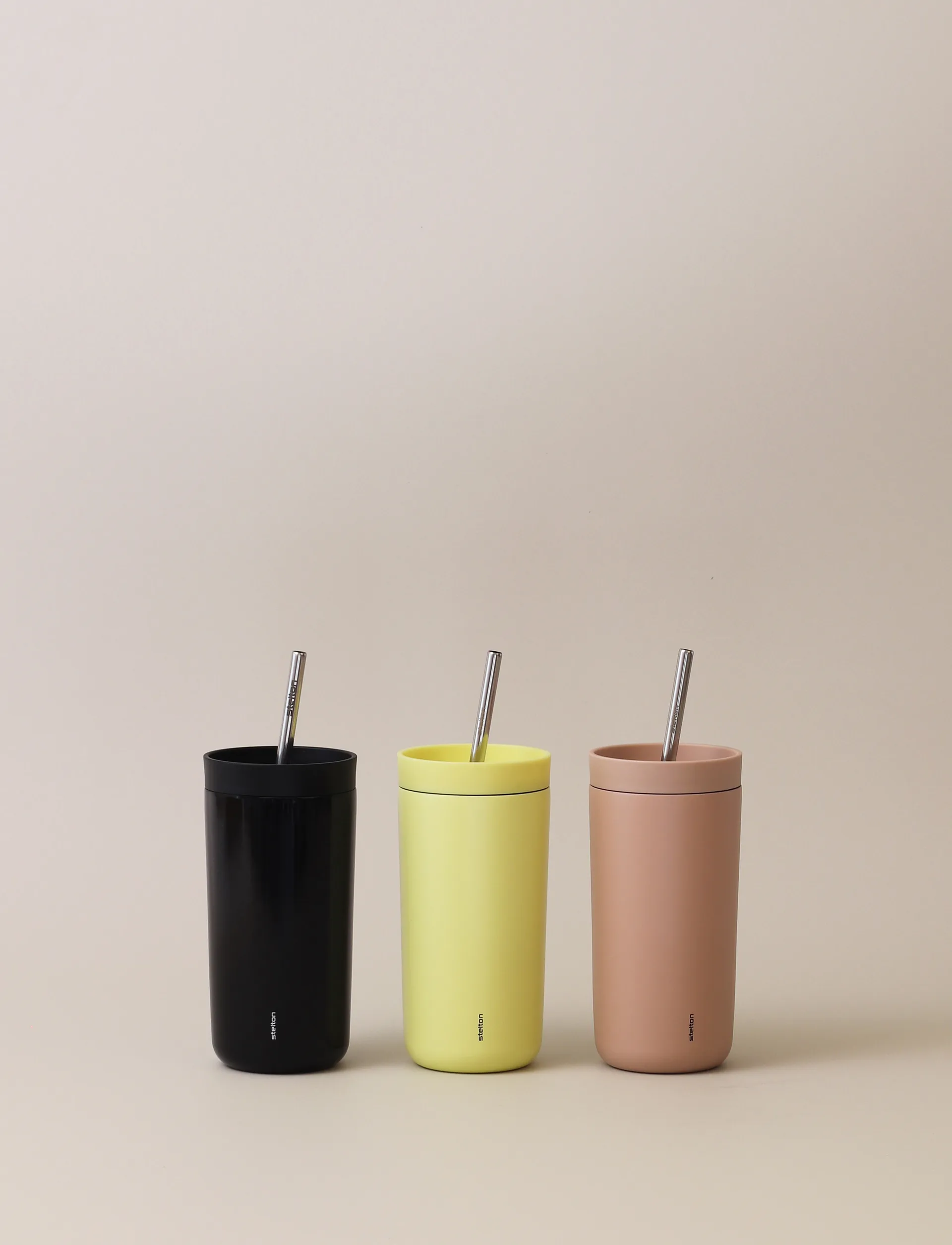To Go Sip termosmugg med sugrör 0,4 L, Soft black Stelton