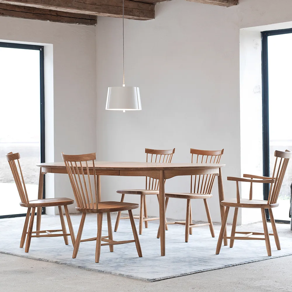 Carl matbord ek, ek ljus mattlack, 1 ilägg Stolab