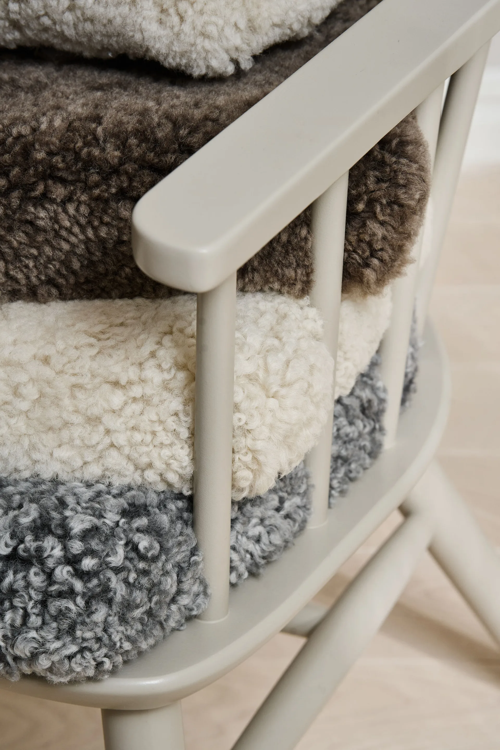 Henriette fåtölj dyna&nackkudde Vitolja-Sahara Stolab