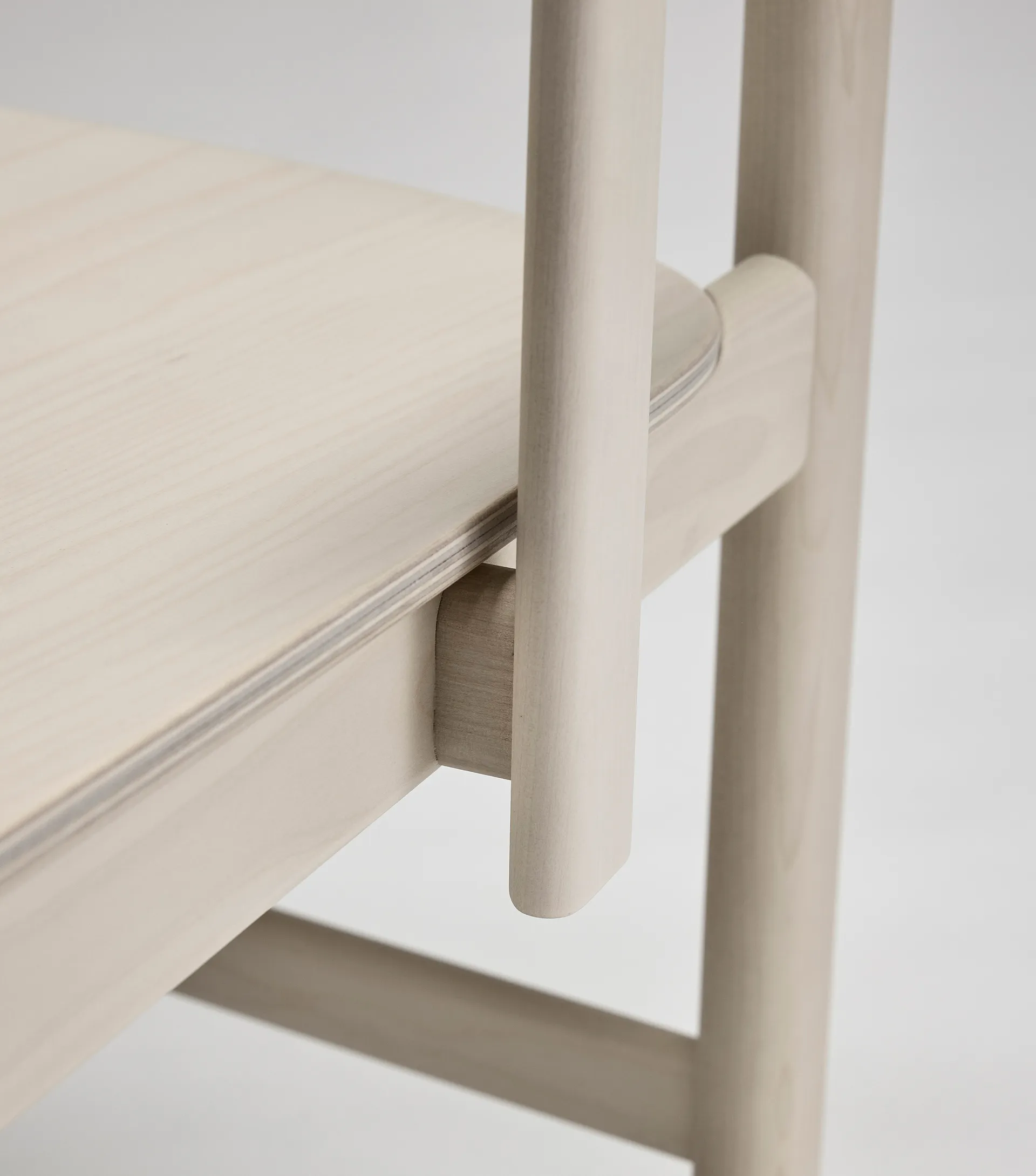 Pal karmstol, Björk ljus mattlack Stolab