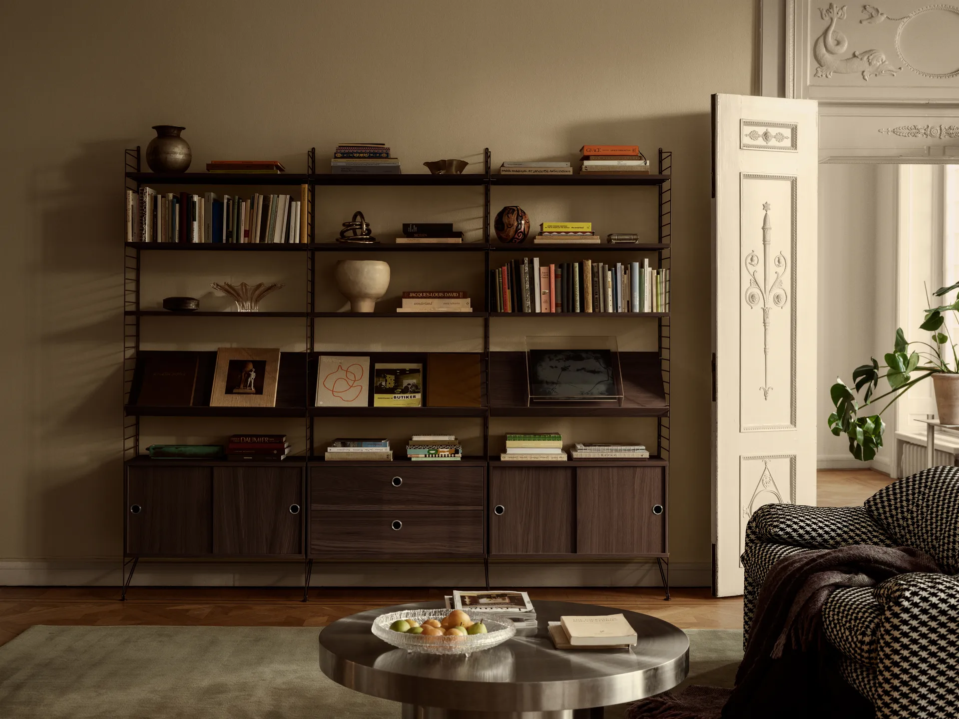 String hyllplan metall, Mörkbrun, 58x20, låg kant String