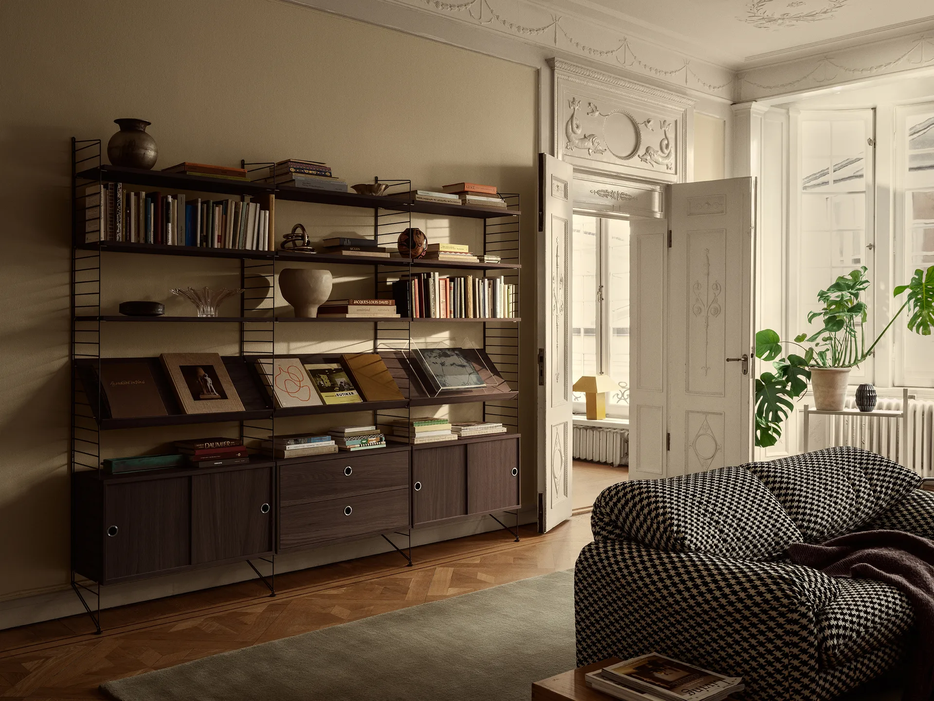 String hyllplan metall, Mörkbrun, 58x30 cm, hög kant String