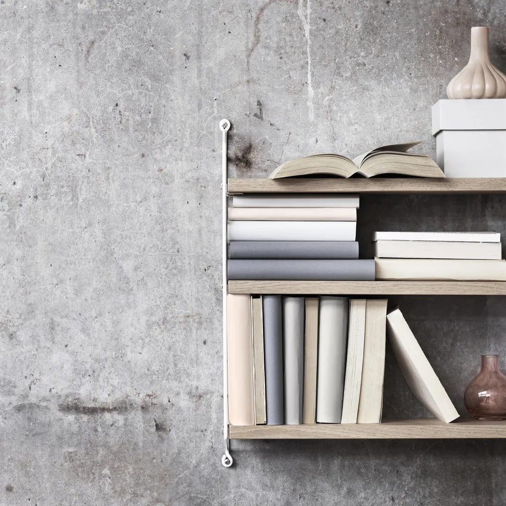 Stringhylla Pocket ek-vit - String → NordicNest.se