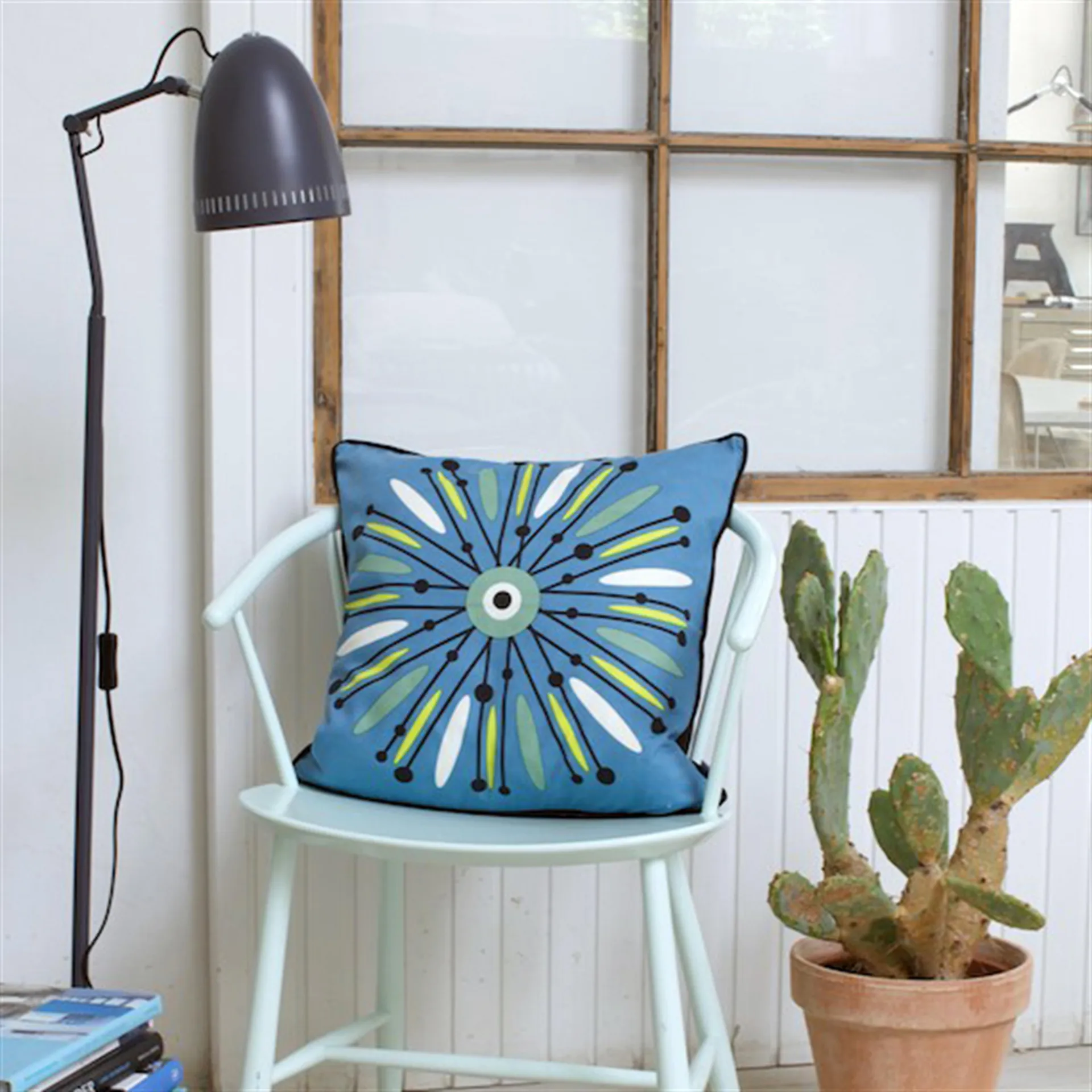 Dynamo golvlampa, matt almost black (grå) Superliving