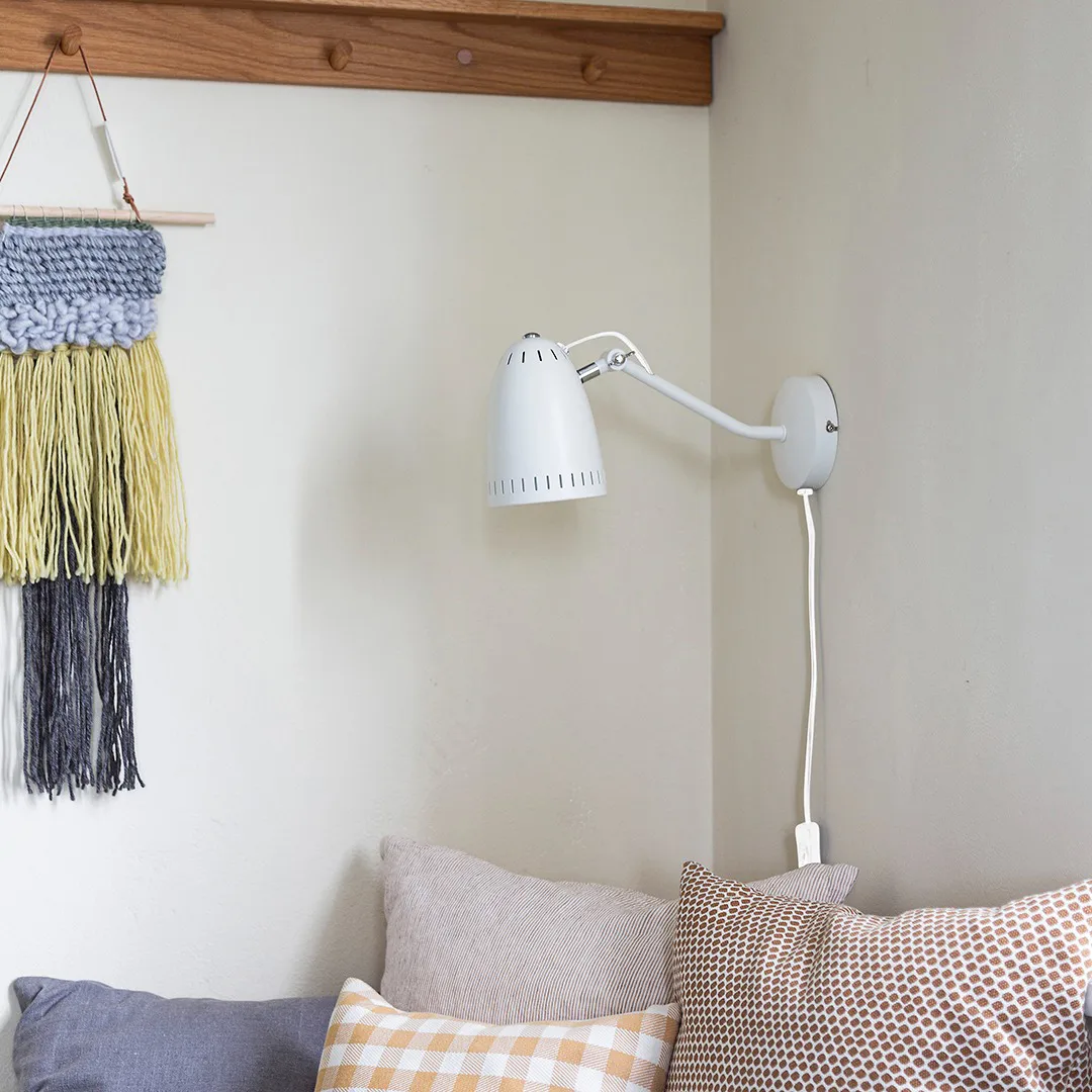 Dynamo vägglampa, Matt whisper white (vit) Superliving