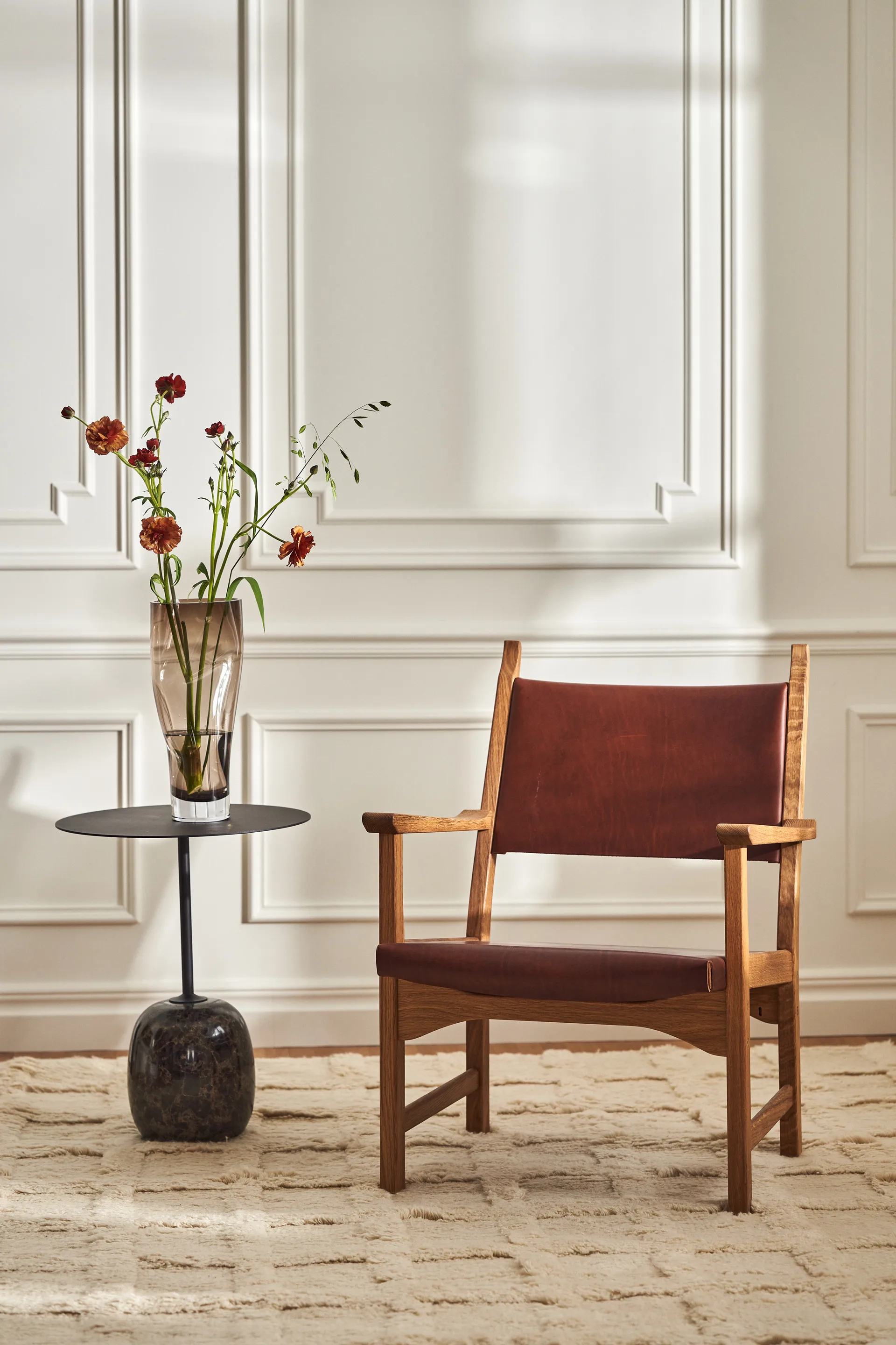 Caryngo fåtölj, Oljad ek-läder rödbrun Swedese