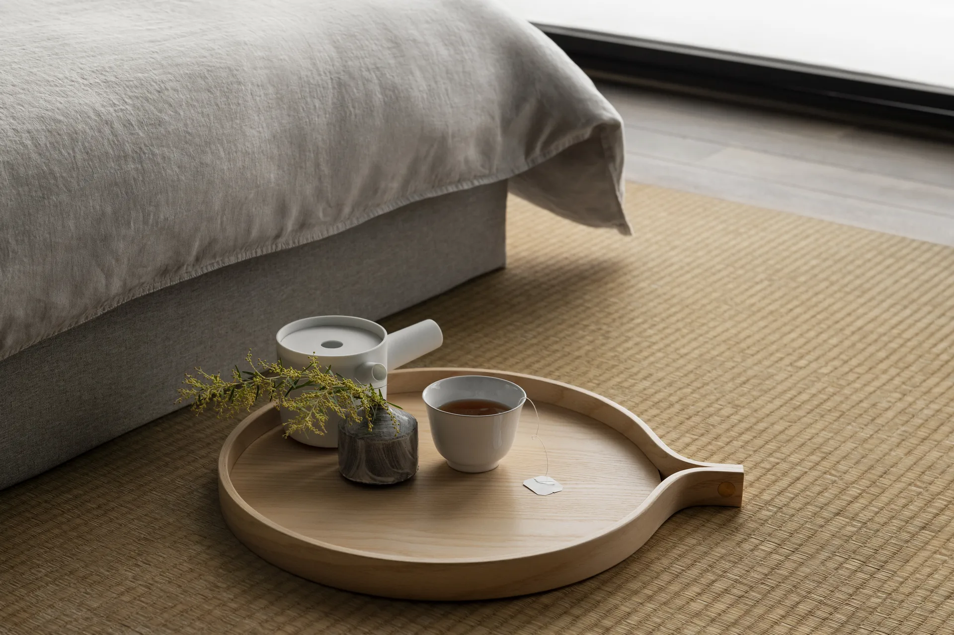 Comma bricka Ø40 cm, Ask lackad Swedese